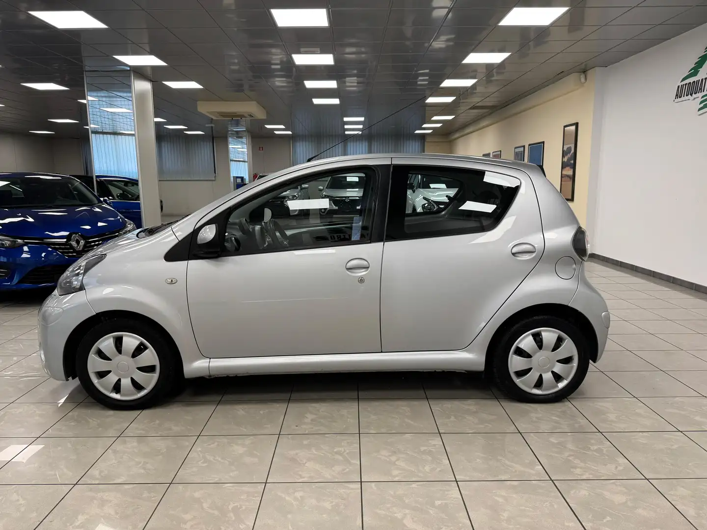 Toyota Aygo Aygo 5p 1.0 Lounge connect Argent - 2