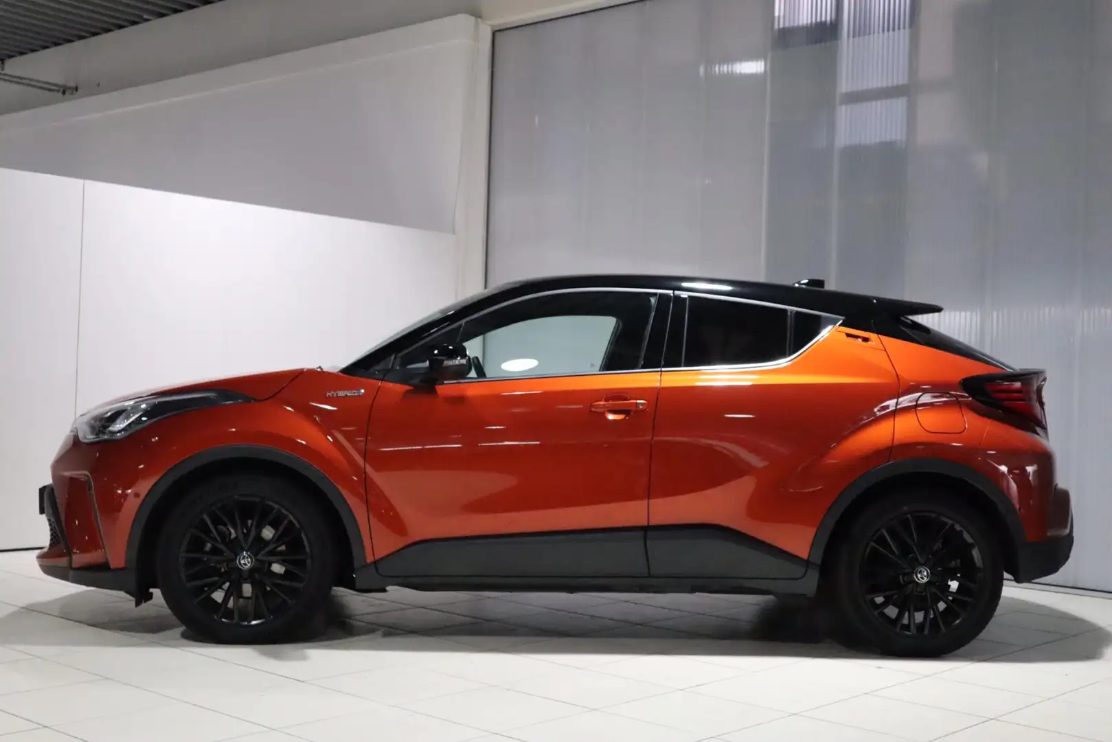 Toyota C-HR 2.0 Hybrid Launch Edition 184pk | JBL | Dealer ond Marrone - 2