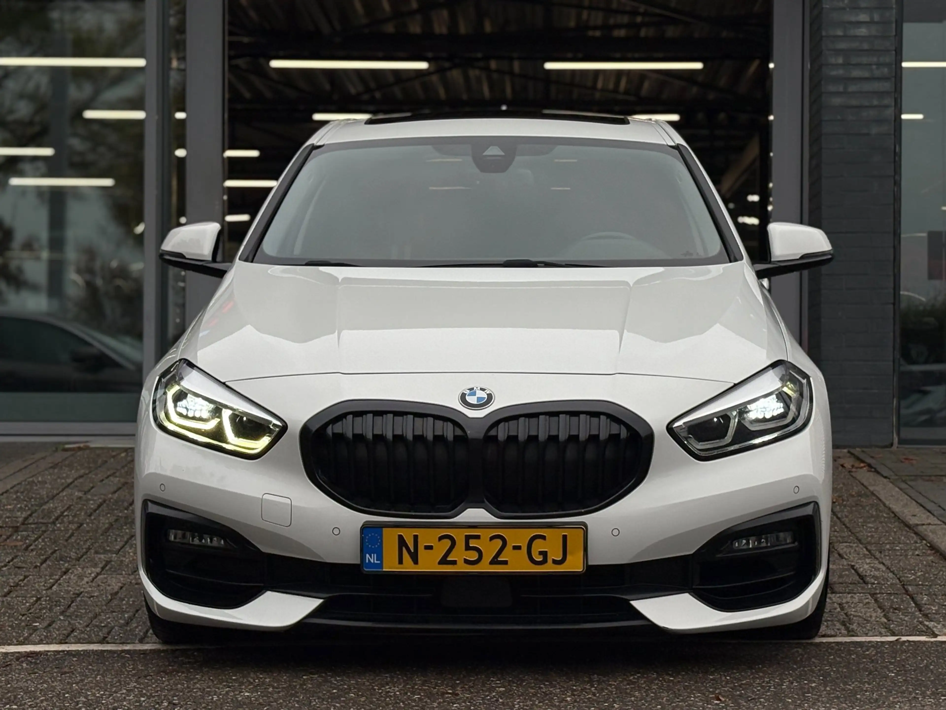 BMW 118 1-serie 118i High Executive PANO-DAK NIEUW MODEL! — photo 2