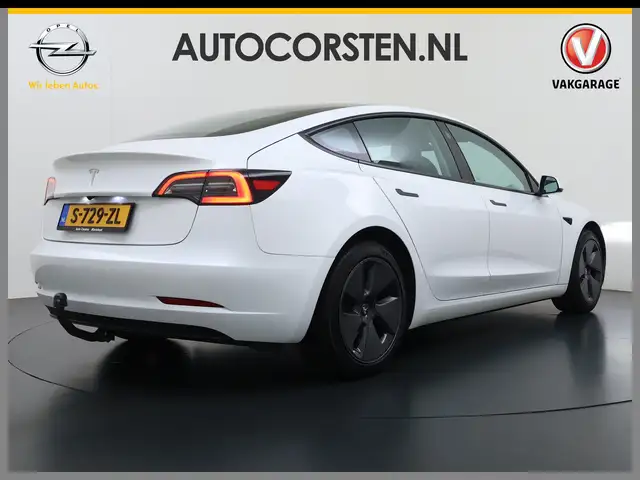 Tesla Model 3 view 5
