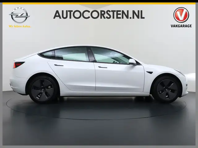 Tesla Model 3 view 4