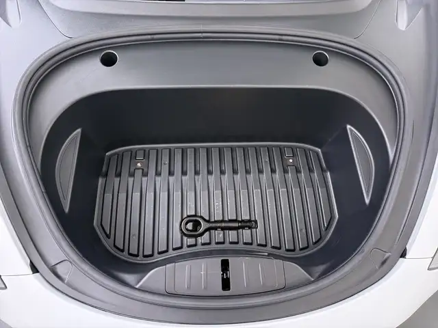 Tesla Model 3 view 25