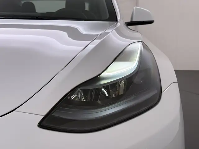 Tesla Model 3 view 27