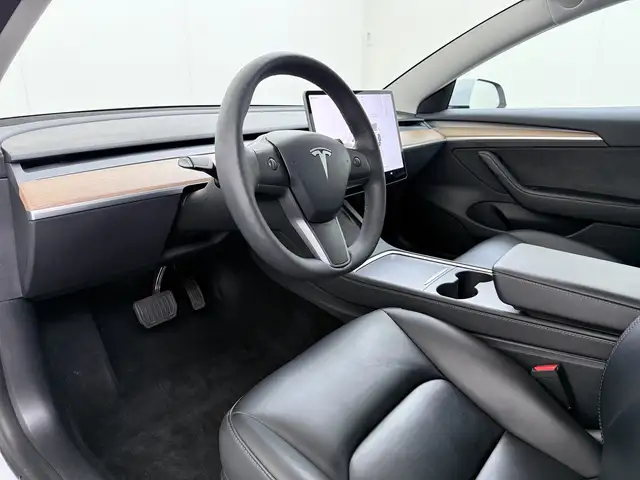Tesla Model 3 view 10