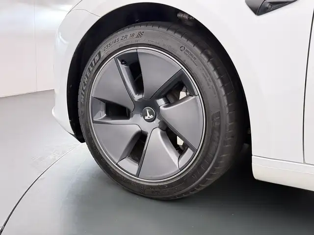 Tesla Model 3 view 29