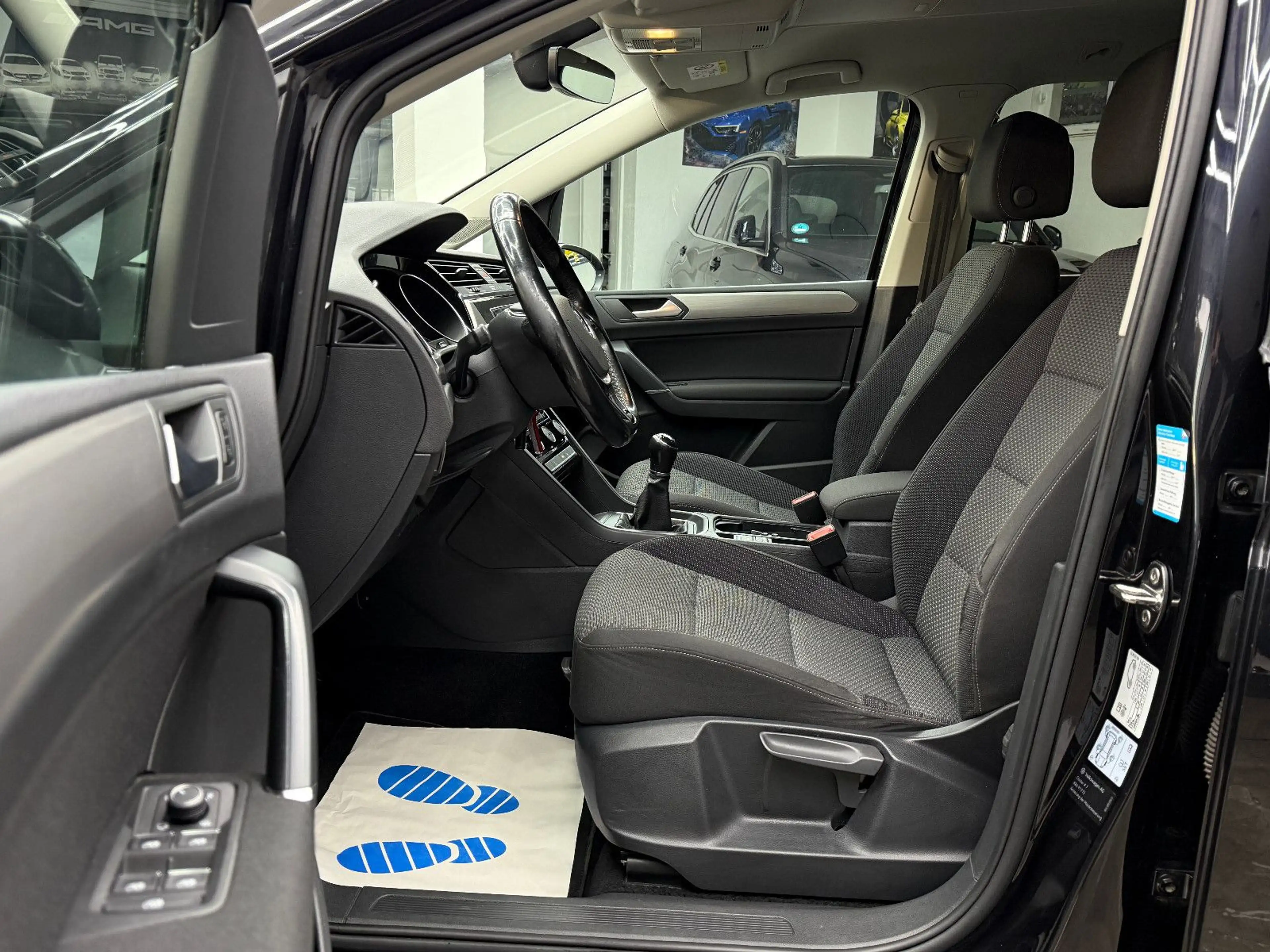 Volkswagen Touran 1.6 TDI BMT / 7-Sitzer ACC Navi LED AHK — photo 10
