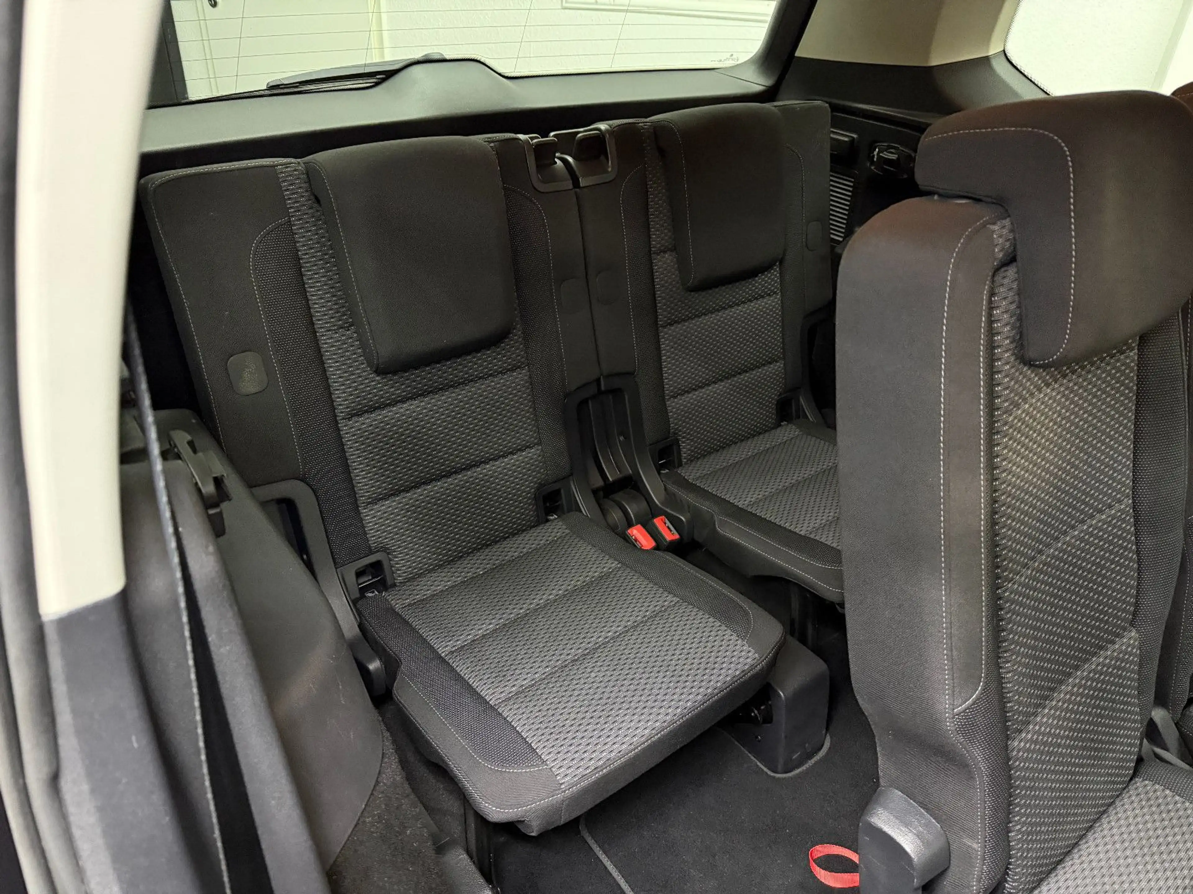 Volkswagen Touran 1.6 TDI BMT / 7-Sitzer ACC Navi LED AHK — photo 13