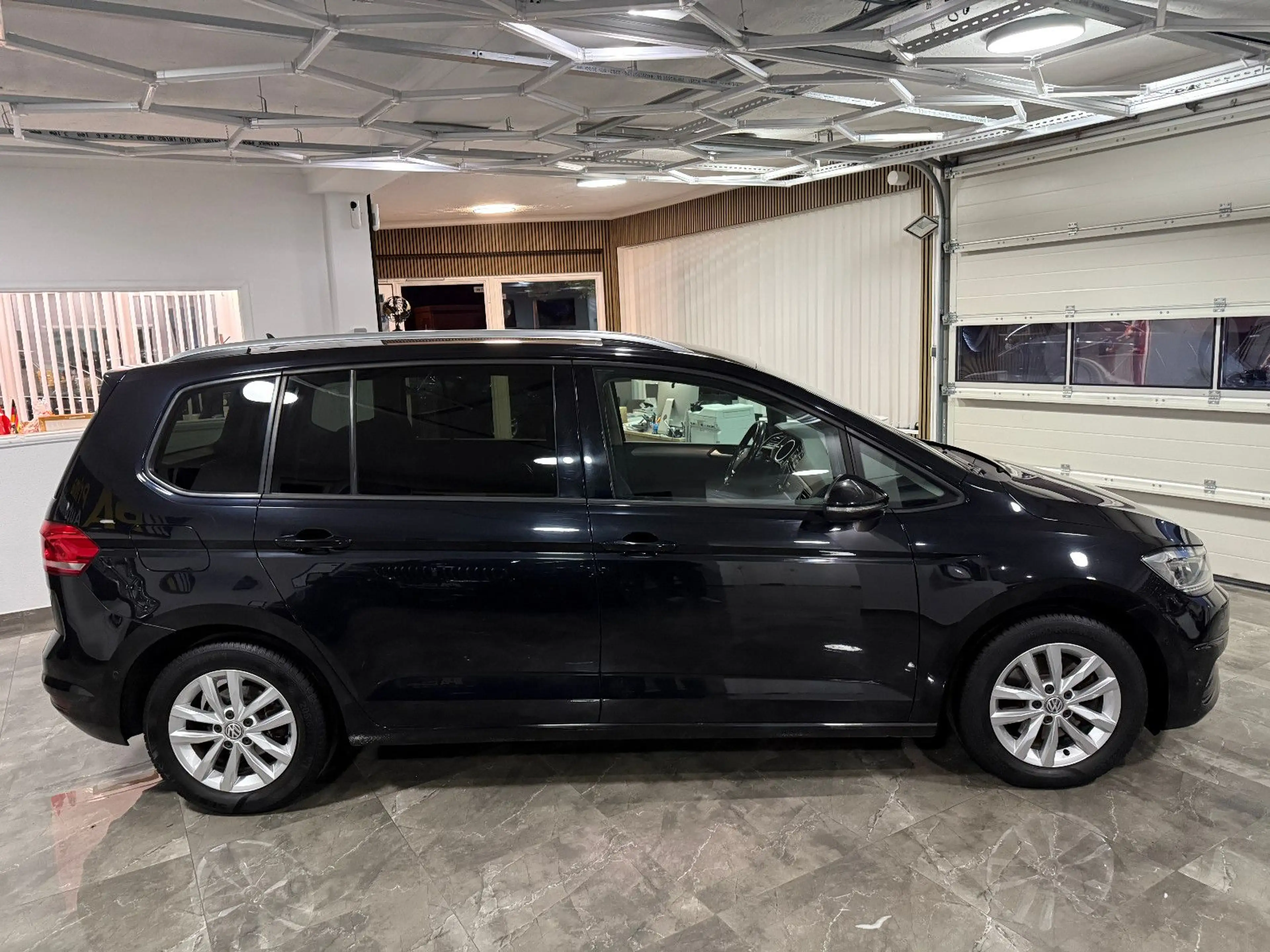 Volkswagen Touran 1.6 TDI BMT / 7-Sitzer ACC Navi LED AHK — photo 5