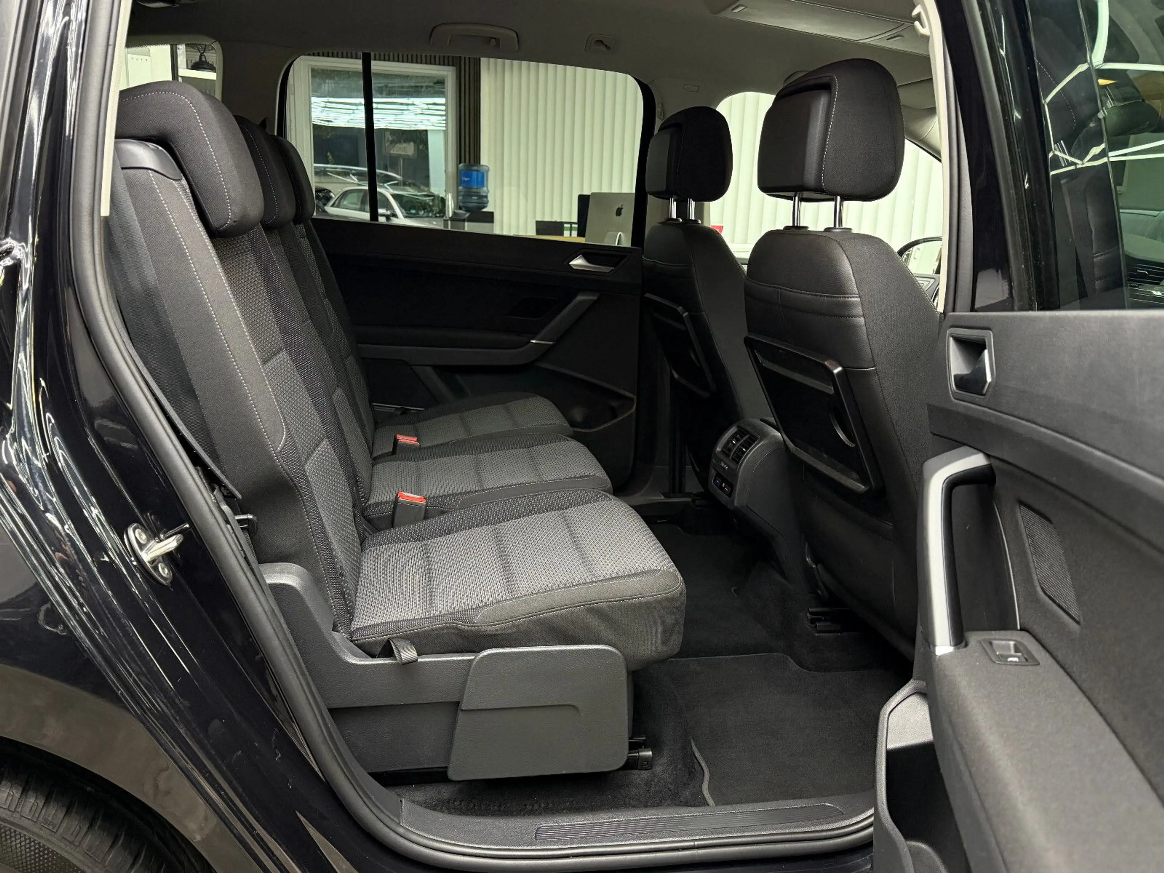 Volkswagen Touran 1.6 TDI BMT / 7-Sitzer ACC Navi LED AHK — photo 14
