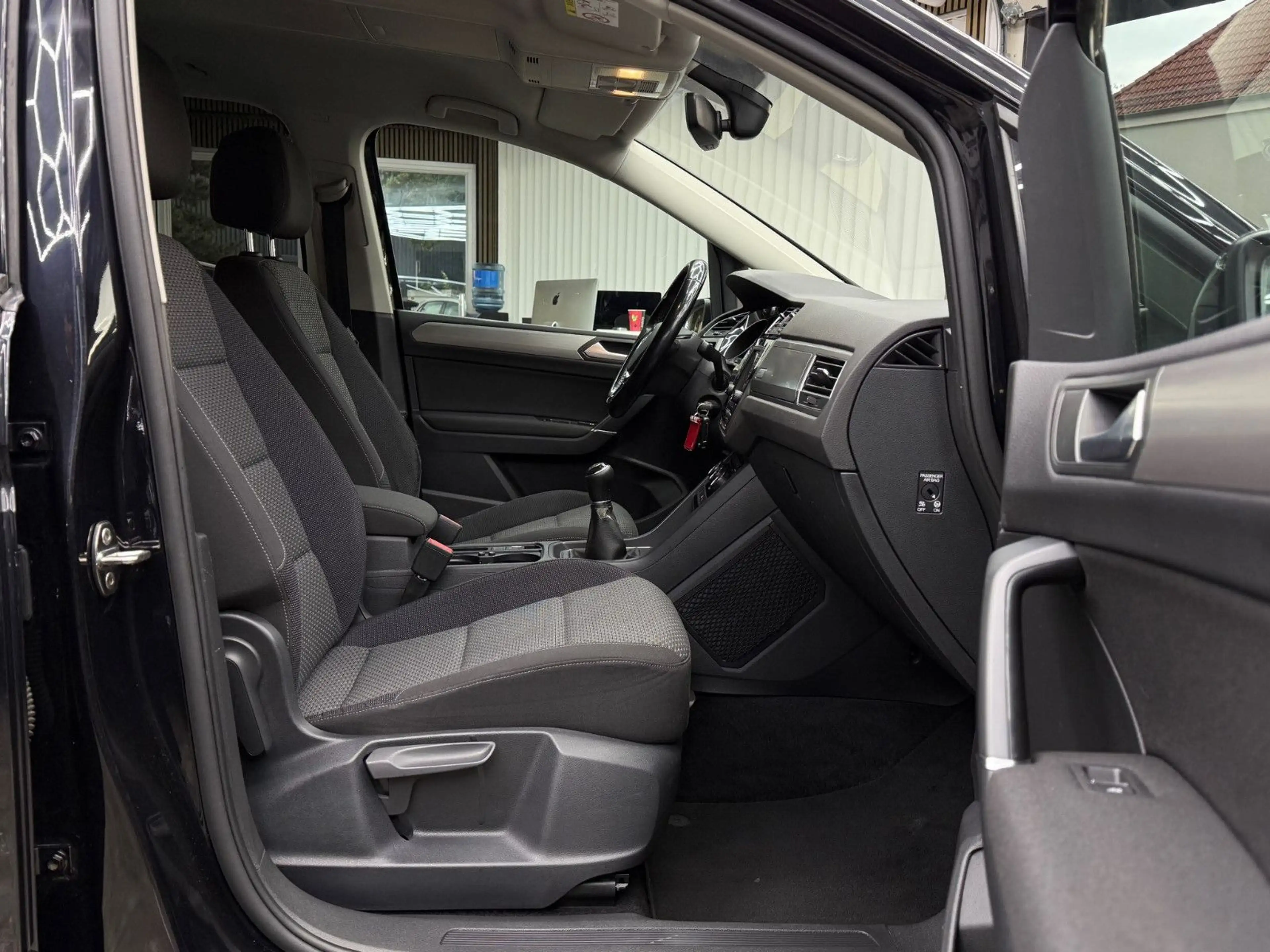 Volkswagen Touran 1.6 TDI BMT / 7-Sitzer ACC Navi LED AHK — photo 15