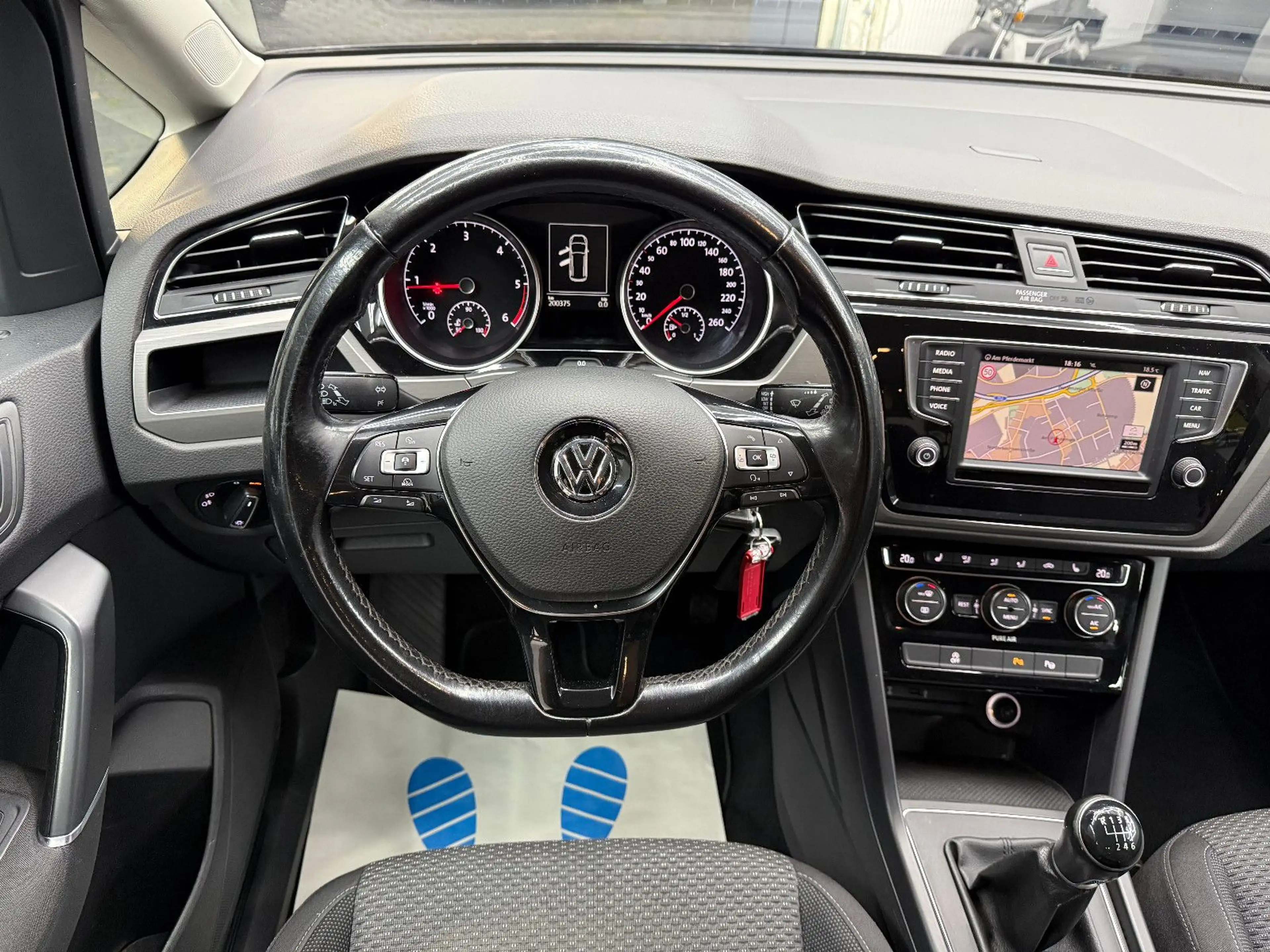 Volkswagen Touran 1.6 TDI BMT / 7-Sitzer ACC Navi LED AHK — photo 8