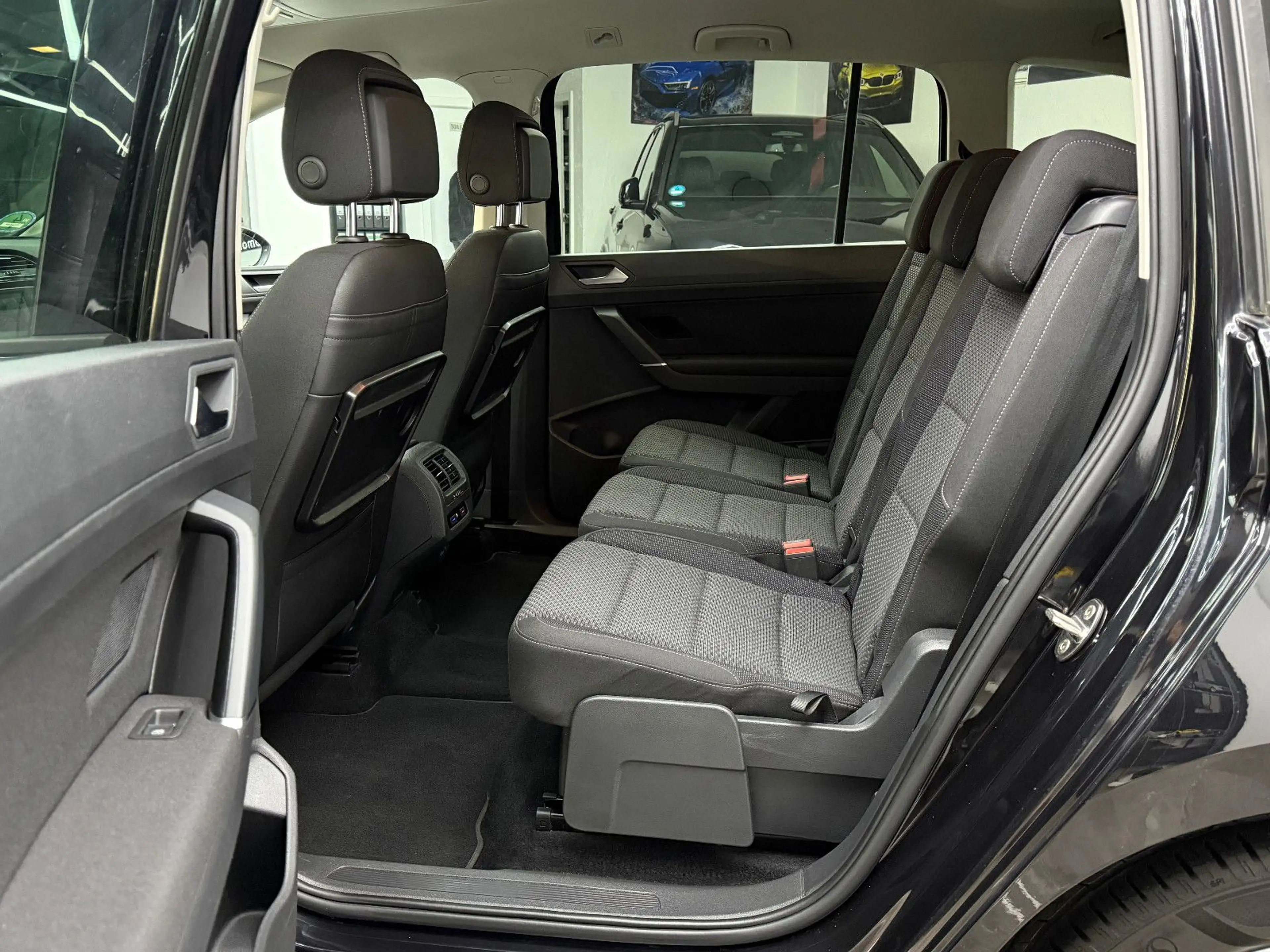 Volkswagen Touran 1.6 TDI BMT / 7-Sitzer ACC Navi LED AHK — photo 12