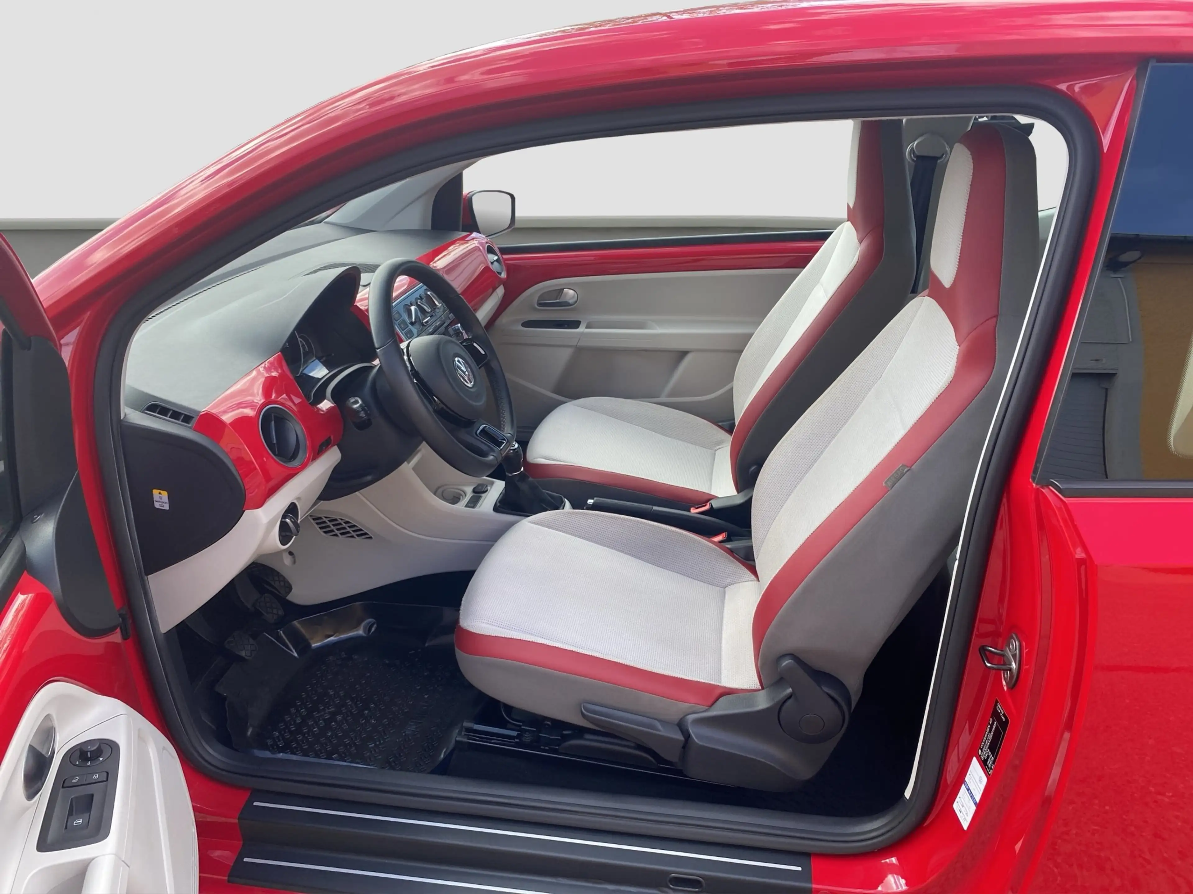Volkswagen up! 1.0 BlueMotion Technology Navi PDC Klima — photo 10