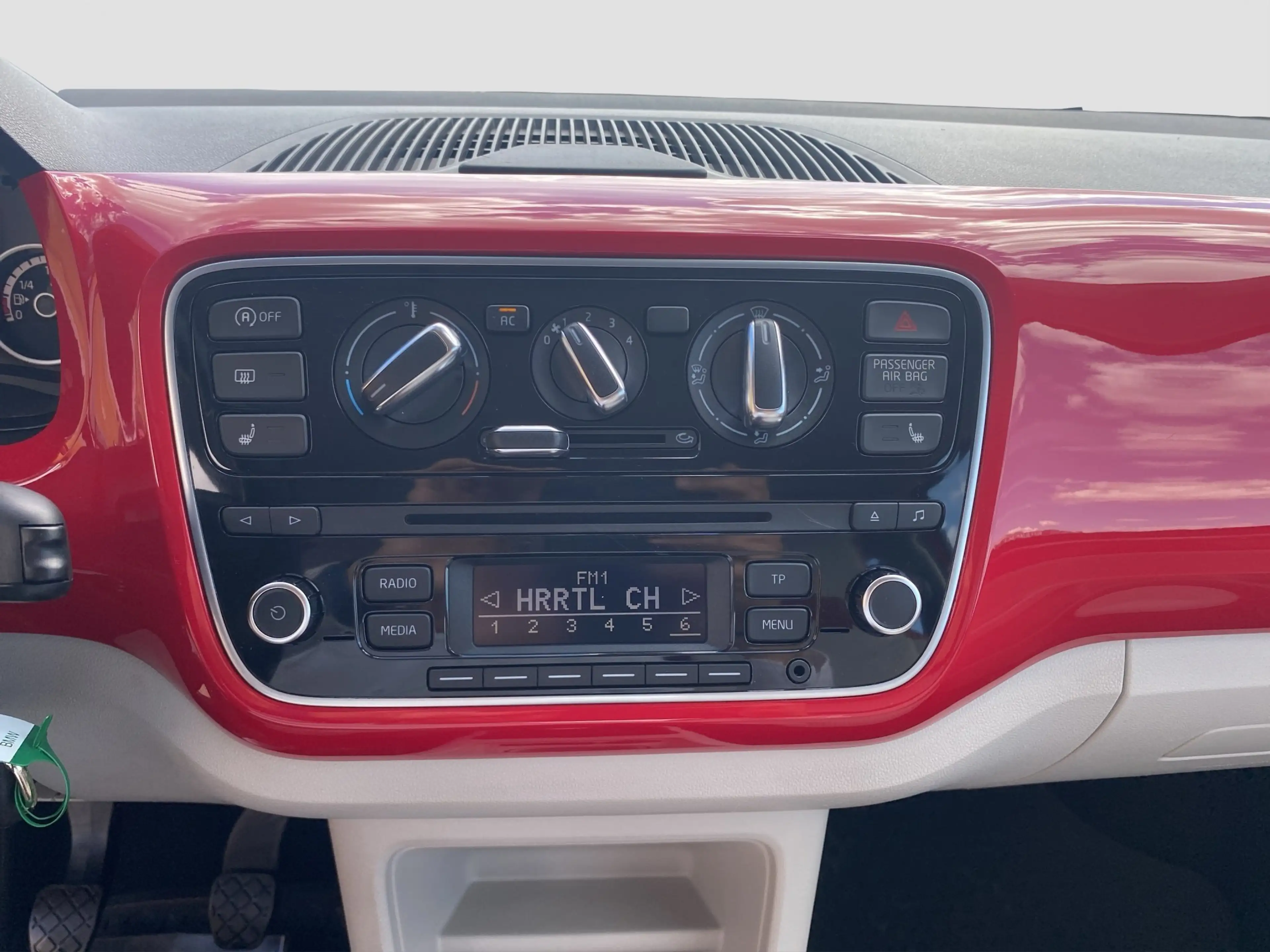 Volkswagen up! 1.0 BlueMotion Technology Navi PDC Klima — photo 13