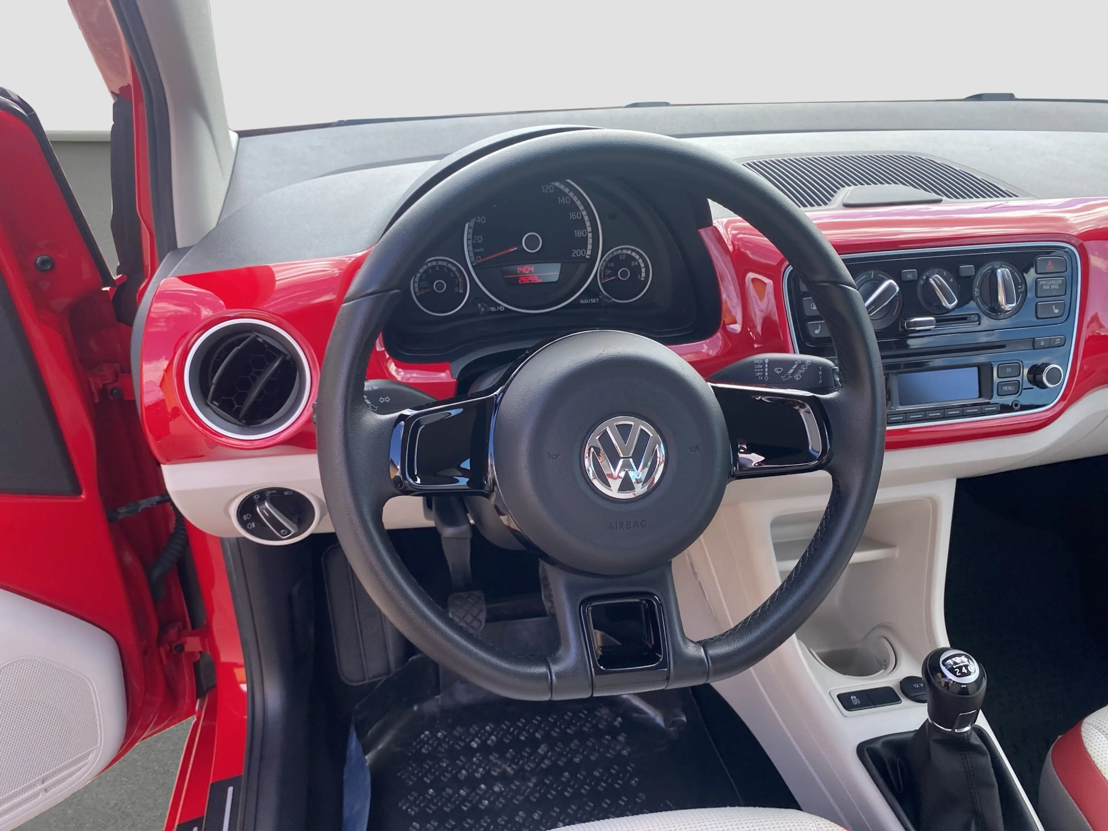 Volkswagen up! 1.0 BlueMotion Technology Navi PDC Klima — photo 12