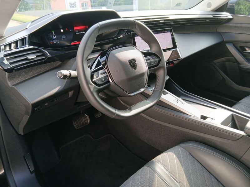Peugeot 408 Allure Pack PT 130 EAT8 — photo 13