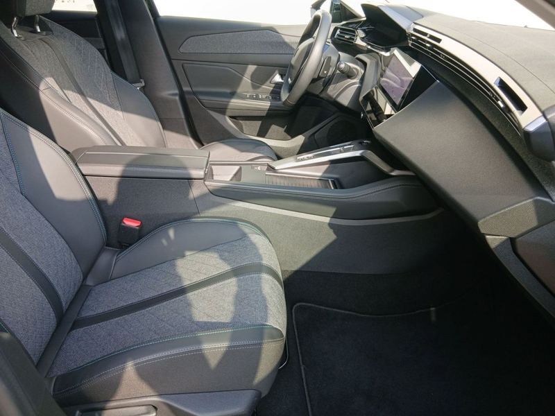 Peugeot 408 Allure Pack PT 130 EAT8 — photo 9