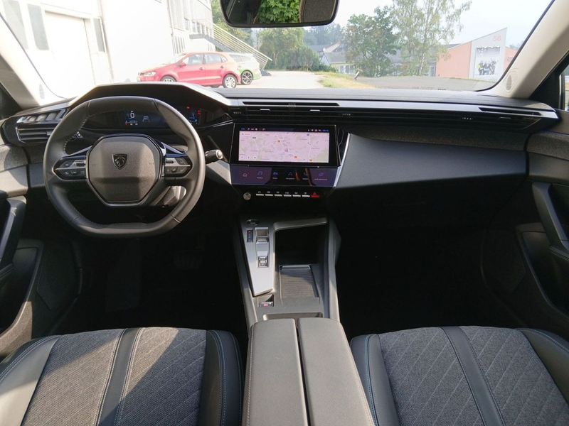 Peugeot 408 Allure Pack PT 130 EAT8 — photo 10