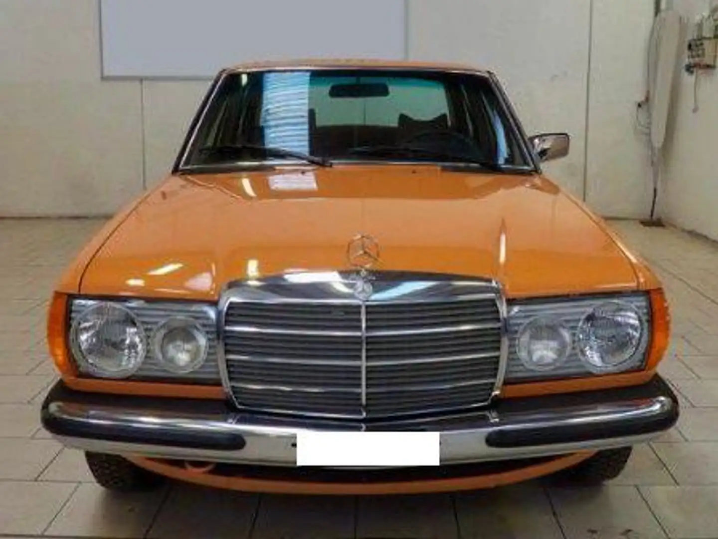 Mercedes-Benz 200 200 D Orange - 1
