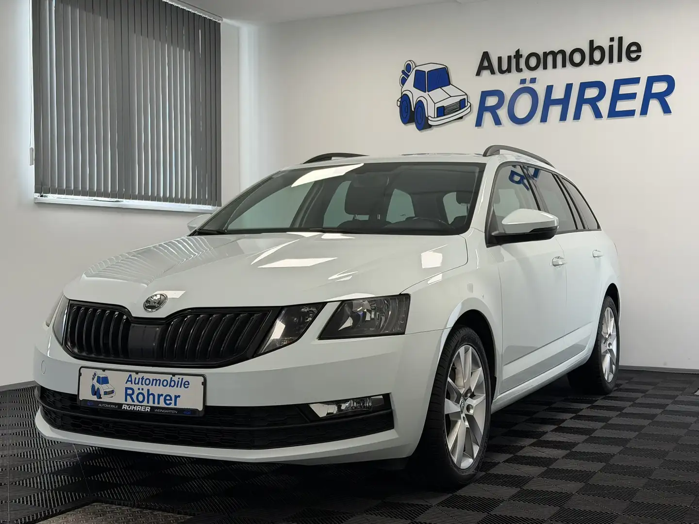 Skoda Octavia Combi 2.0 TDI DSG Drive LIMITED EDITION Weiß - 1