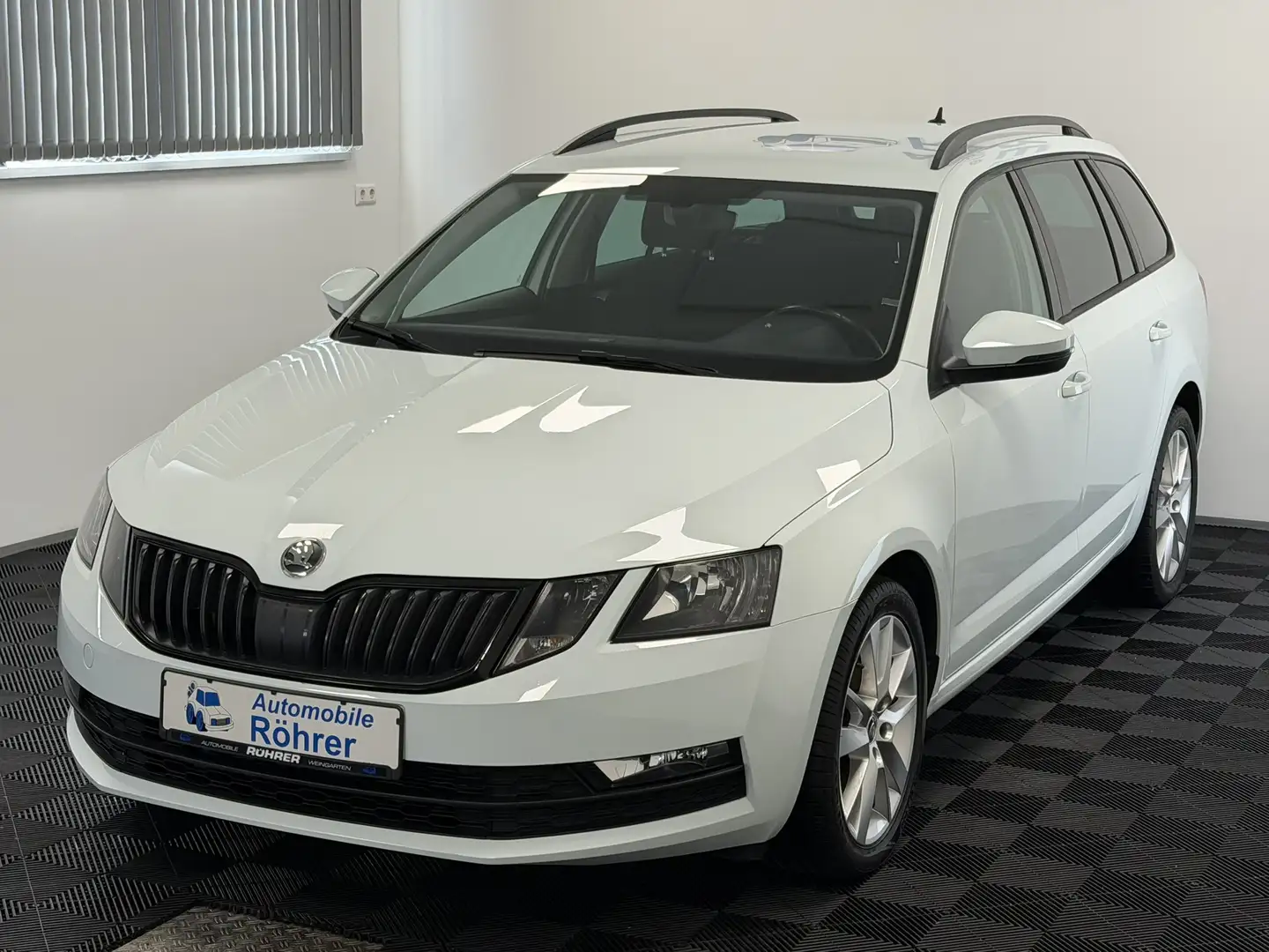 Skoda Octavia Combi 2.0 TDI DSG Drive LIMITED EDITION Weiß - 2