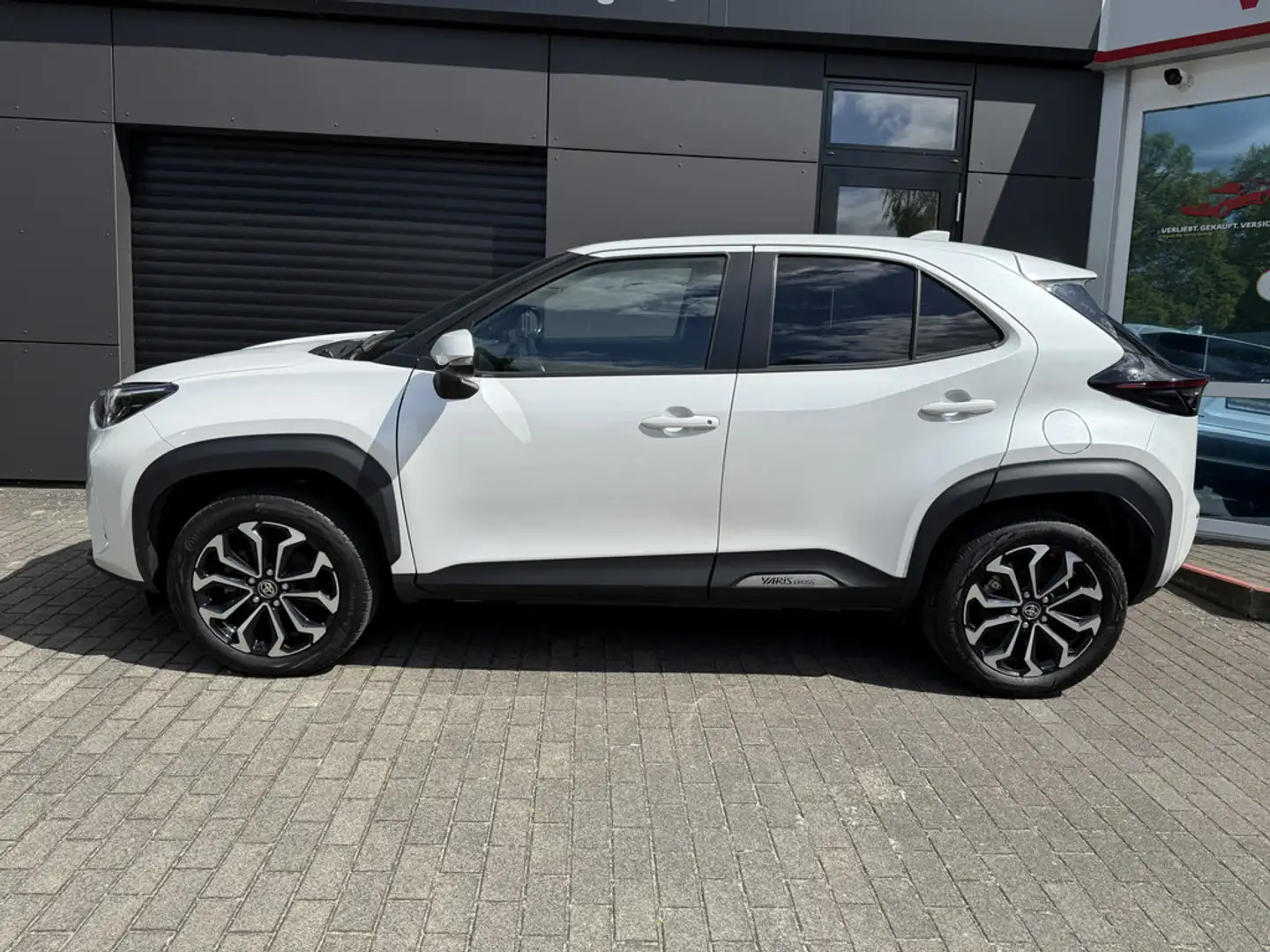 Toyota Yaris Cross 1.5 Hybrid FWD Team Deutschland Weiß - 2
