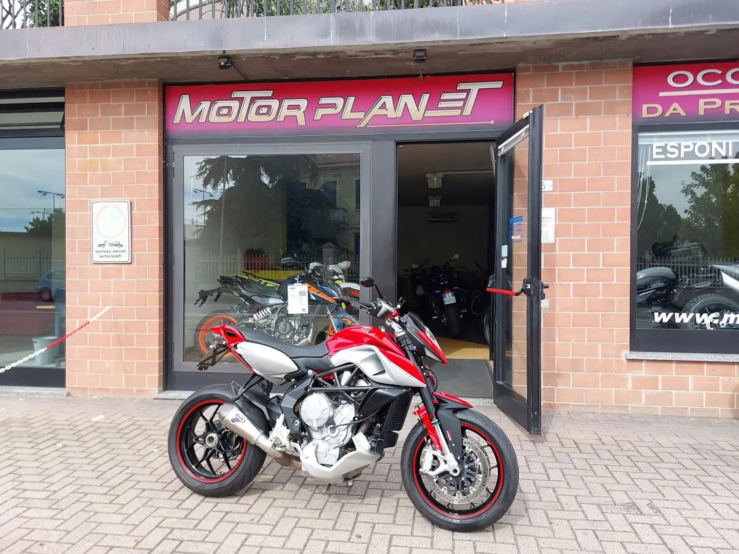 MV Agusta Rivale 800 Rot - 1