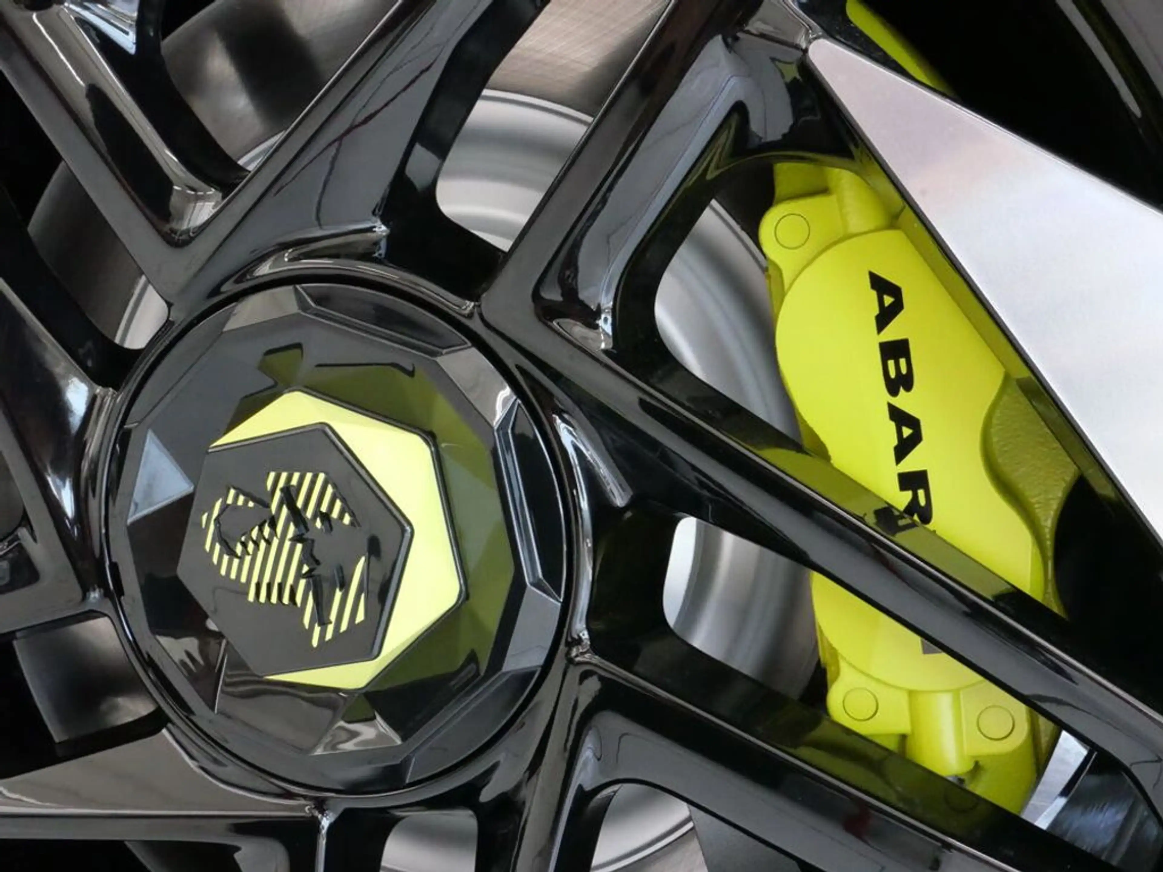 Abarth 600e Competizione *SOFORT VERFÜGBAR* — photo 10