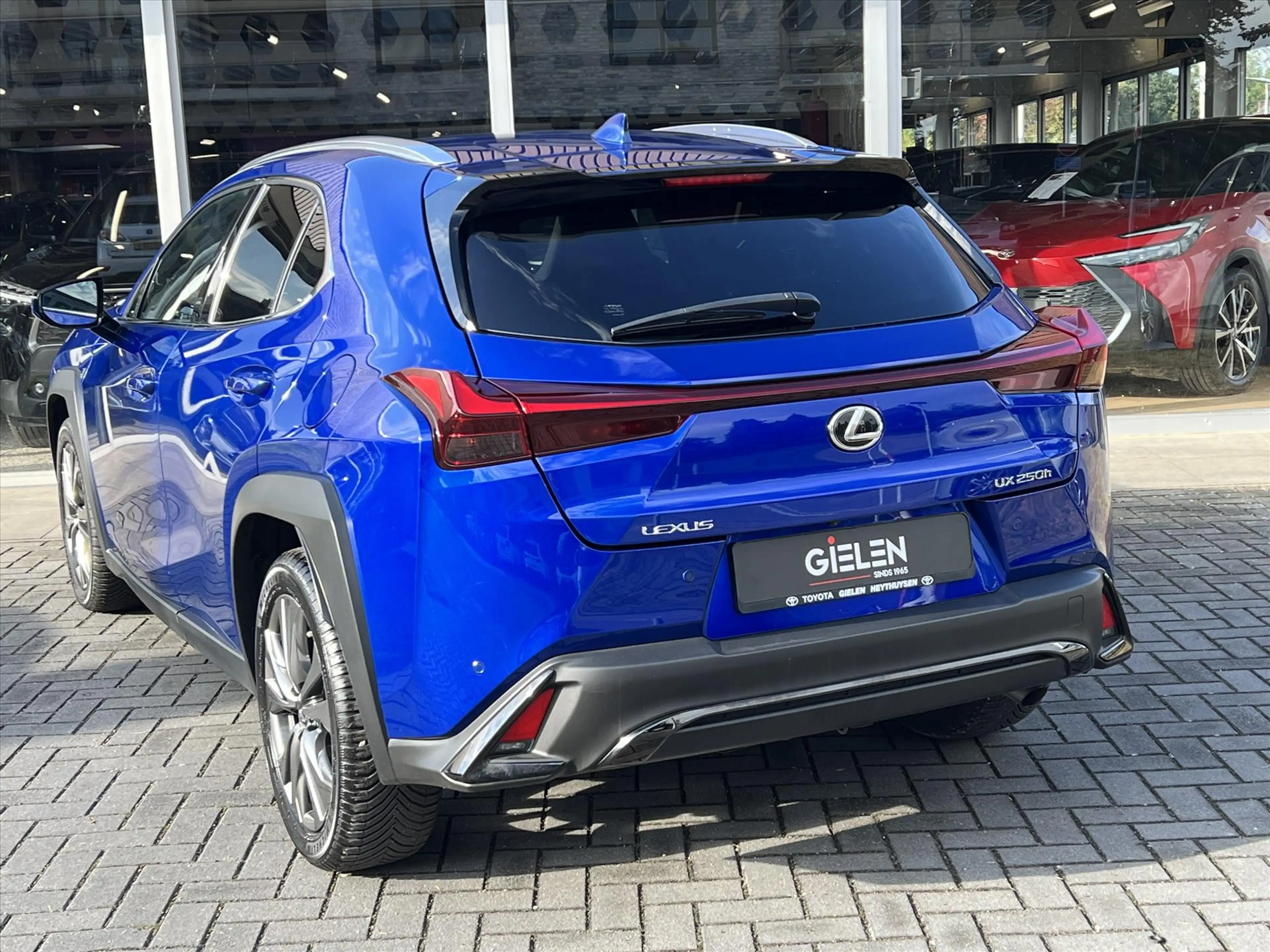 Lexus UX 250h F Sport Design | Leer, 18 inch, Stoel + Stuurverwa — photo 11