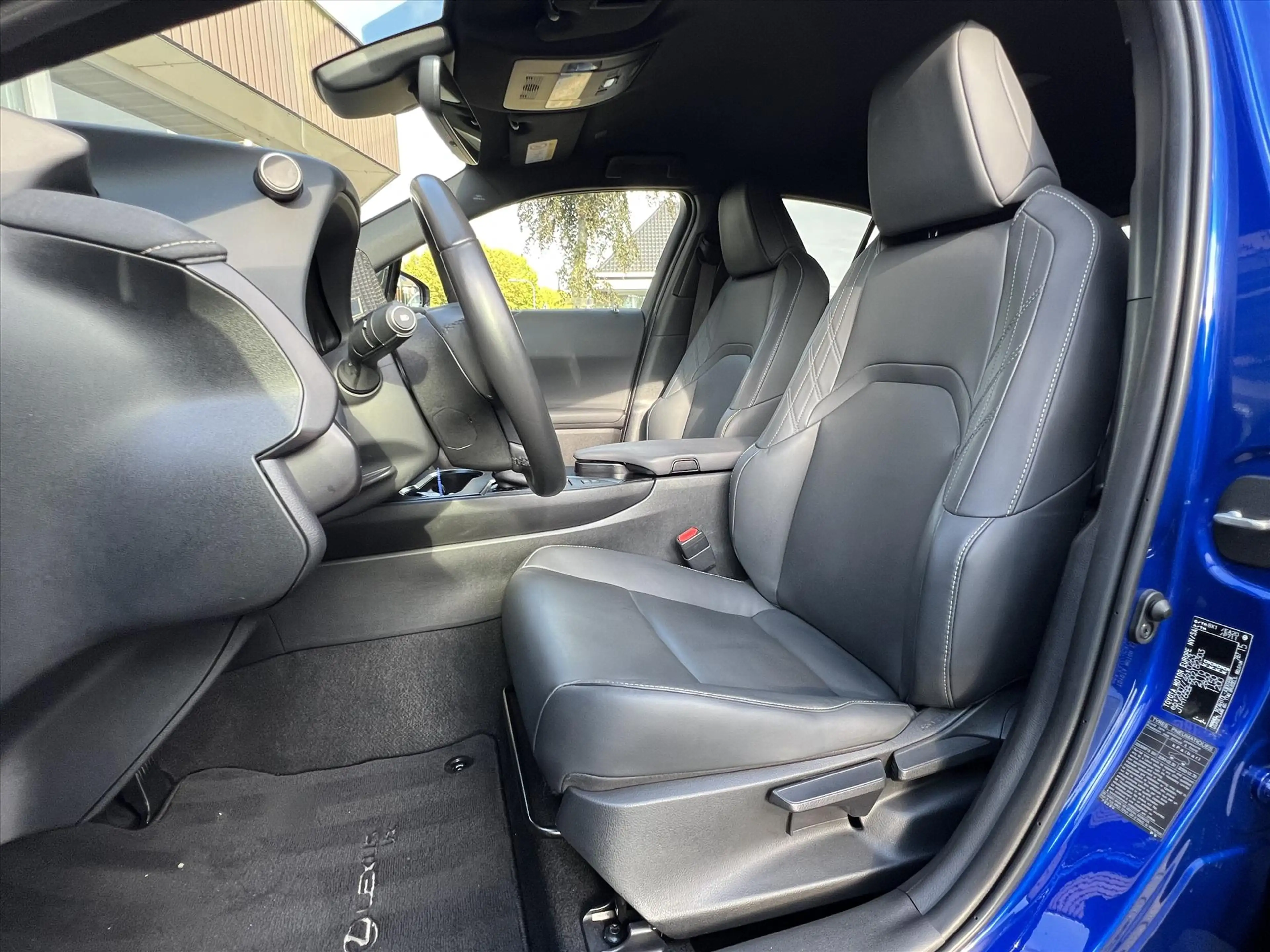 Lexus UX 250h F Sport Design | Leer, 18 inch, Stoel + Stuurverwa — photo 18