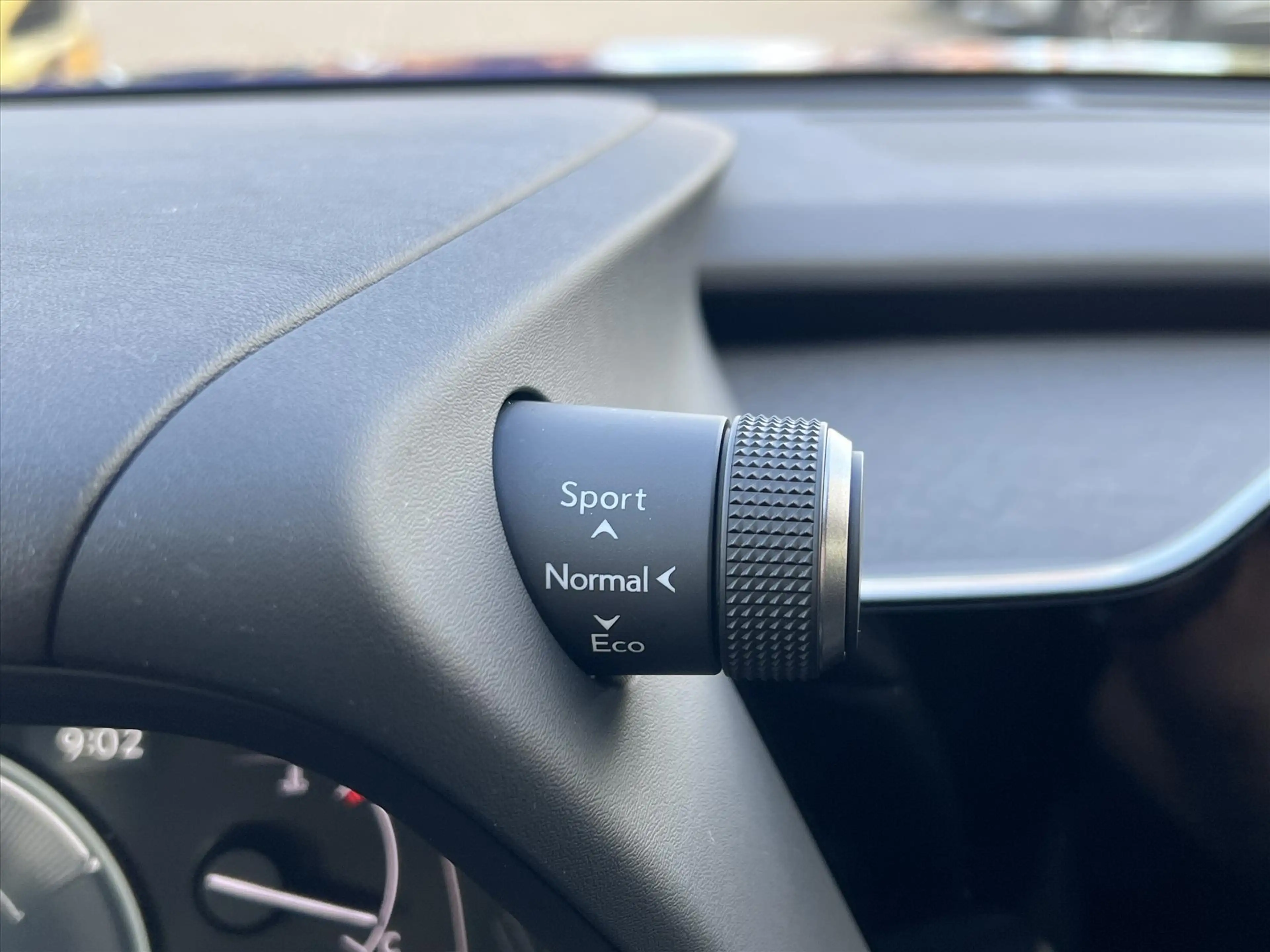 Lexus UX 250h F Sport Design | Leer, 18 inch, Stoel + Stuurverwa — photo 25