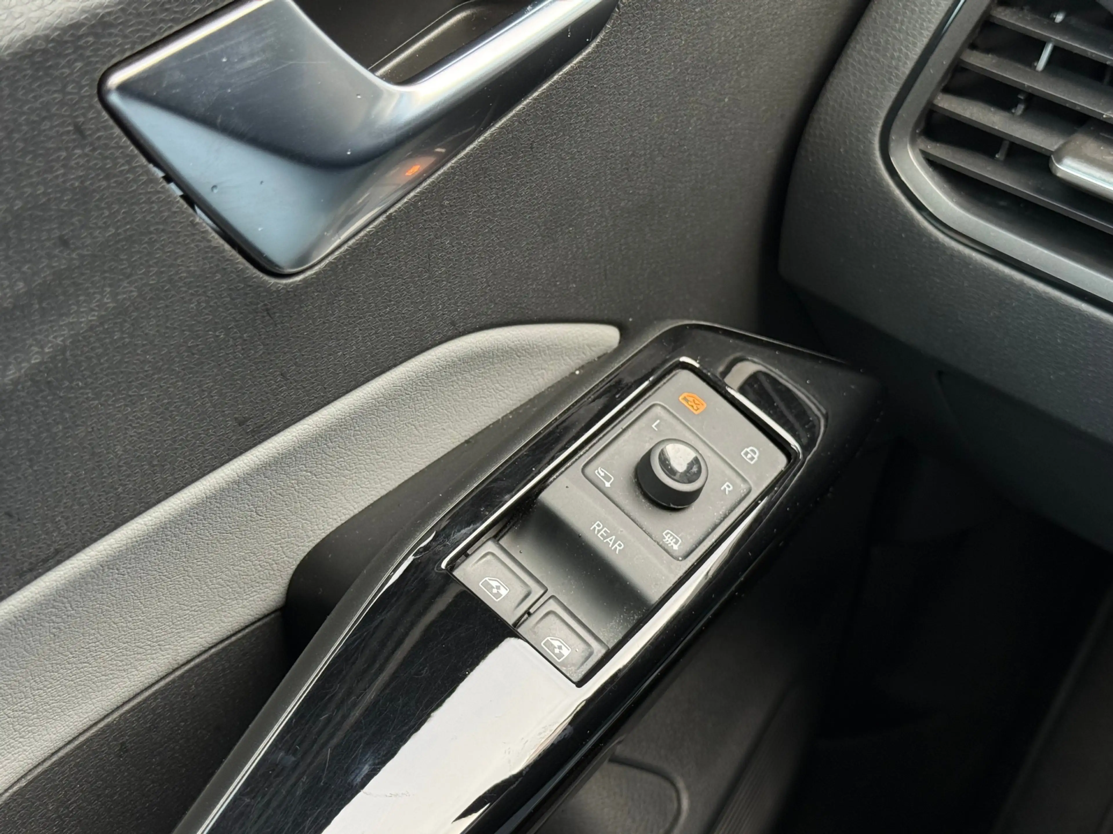 Volkswagen ID.3 First Max 58 kWh | pano | keyless | 20" | HUD | el — photo 19