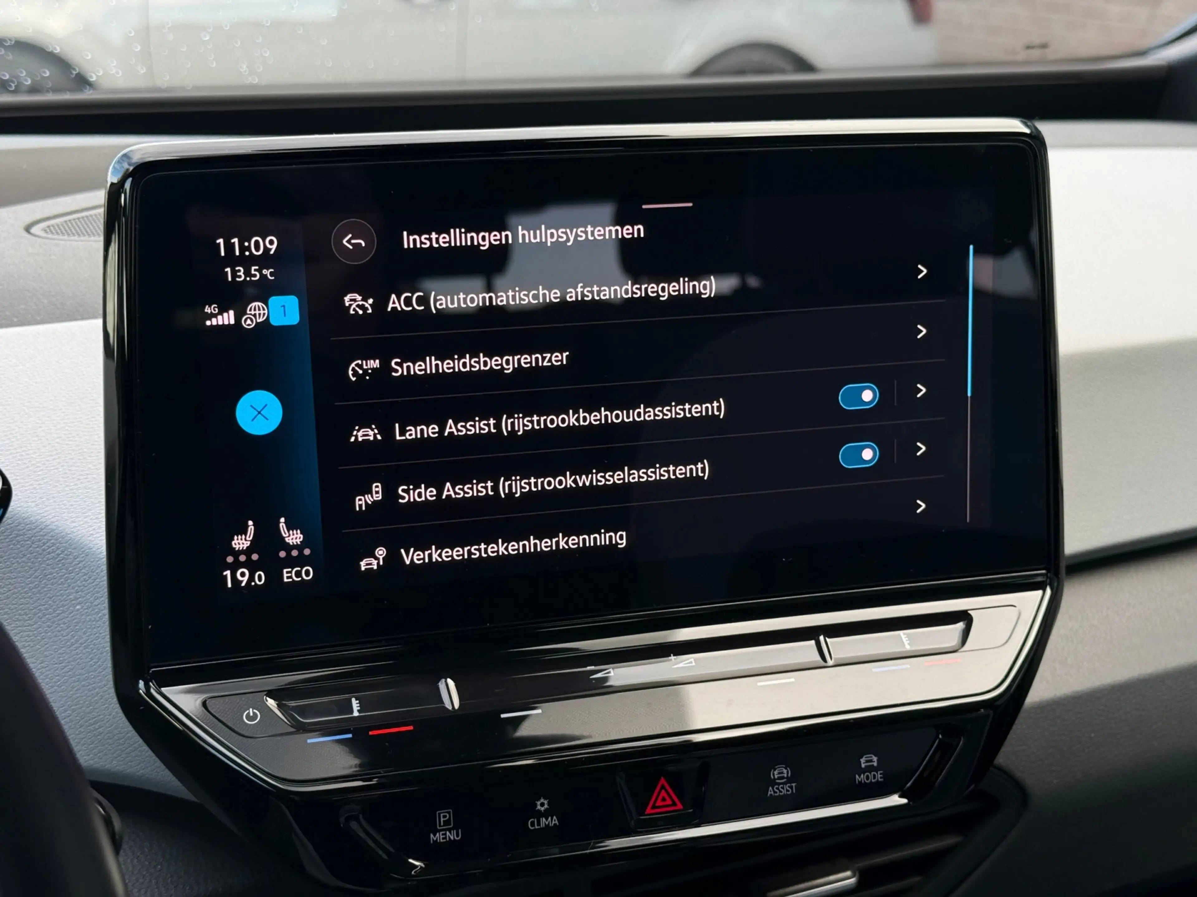 Volkswagen ID.3 First Max 58 kWh | pano | keyless | 20" | HUD | el — photo 27