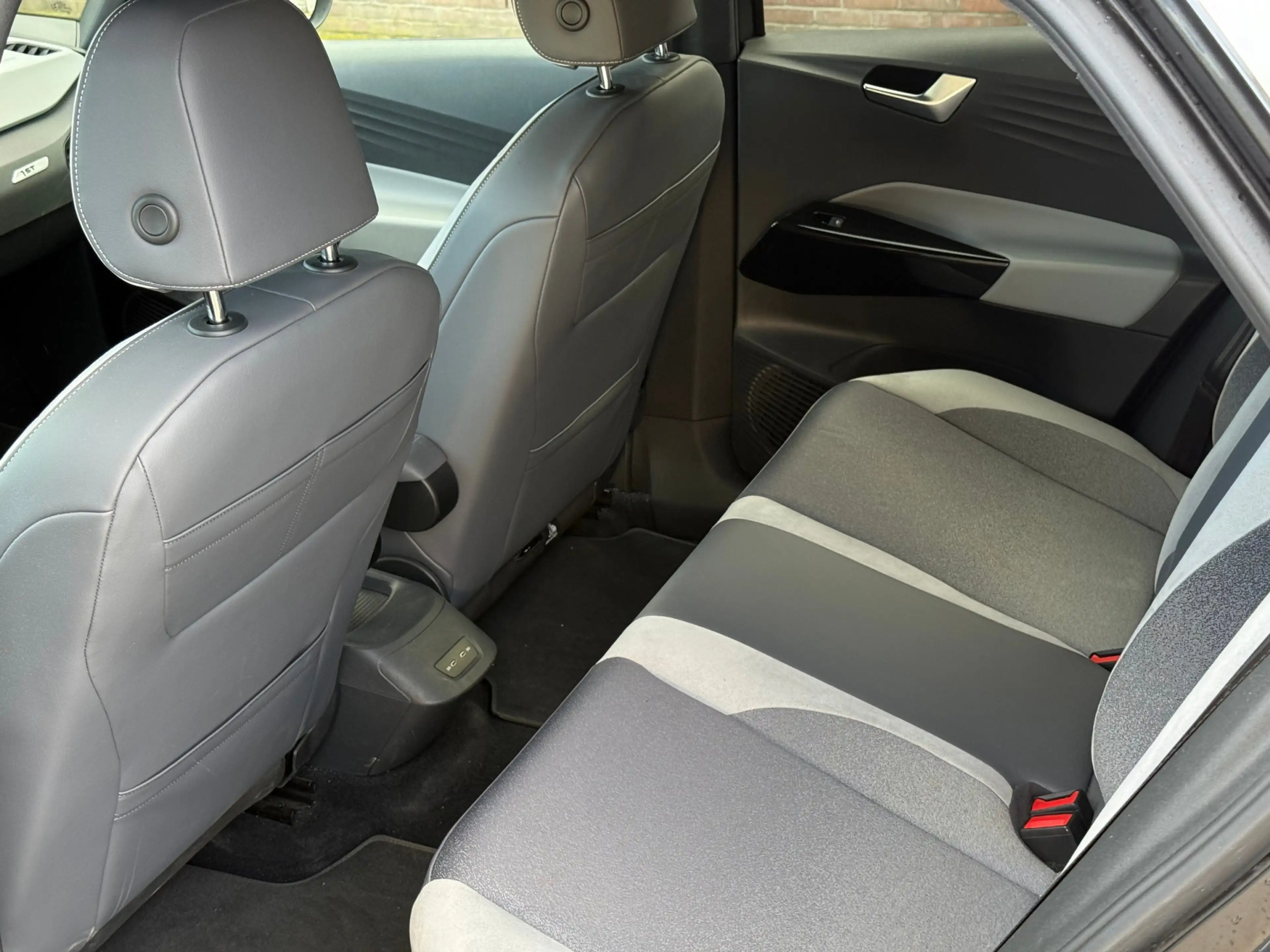 Volkswagen ID.3 First Max 58 kWh | pano | keyless | 20" | HUD | el — photo 12