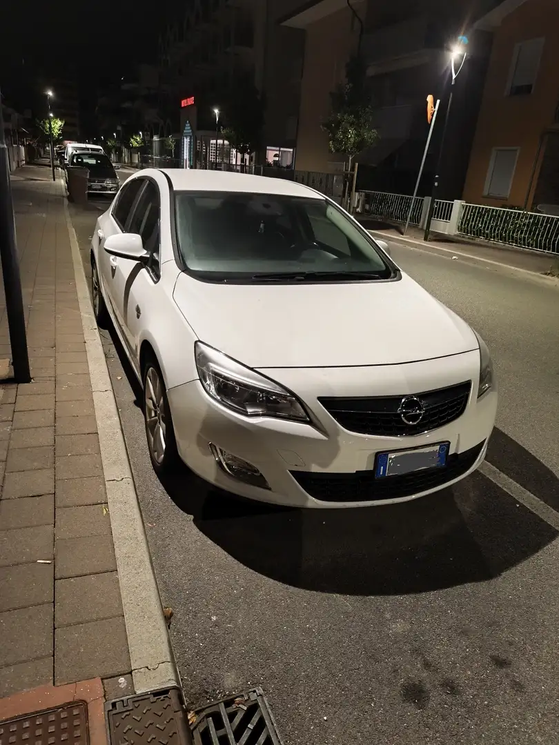 Opel Astra 5p 1.4 t Cosmo 140cv - 1