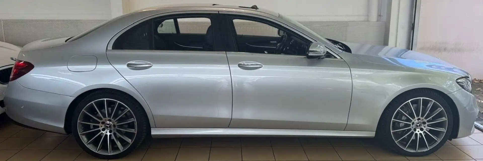 Mercedes-Benz E 350 d AMG Line Multibeam Widescreen Burmester 360° Argent - 2