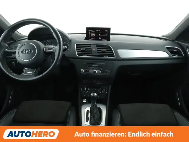 Audi Q3 view 12