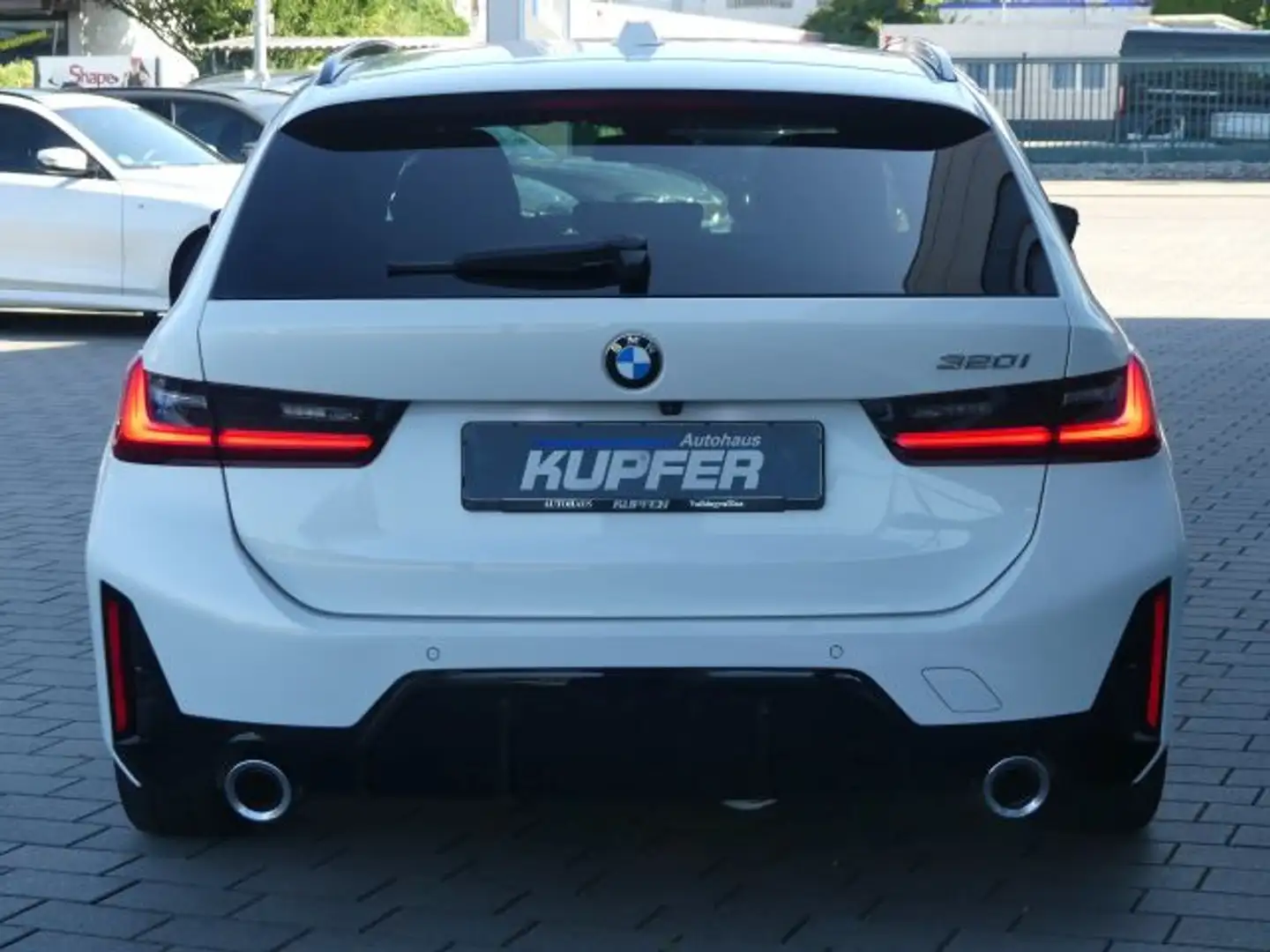 BMW 320 i Tour M Sportpaket Pano°AHK°ACC*el.Sitz+Mem Wit - 1