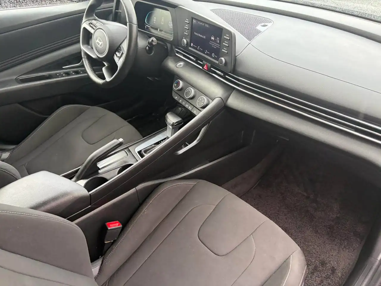Hyundai ELANTRA снимка Hyundai ELANTRA