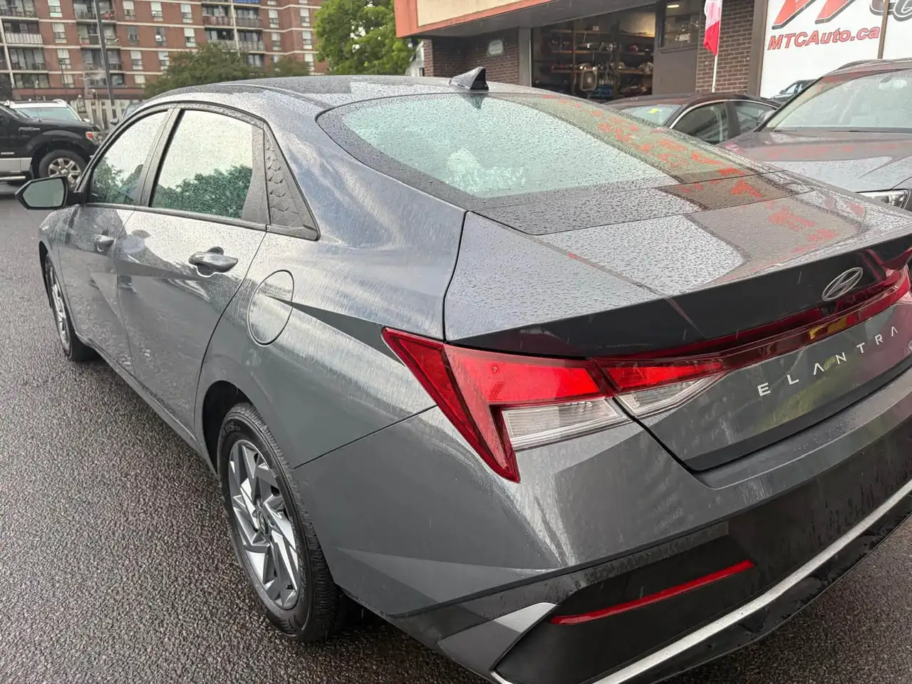 Hyundai ELANTRA снимка Hyundai ELANTRA