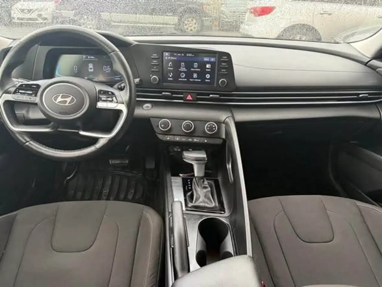 Hyundai ELANTRA снимка Hyundai ELANTRA