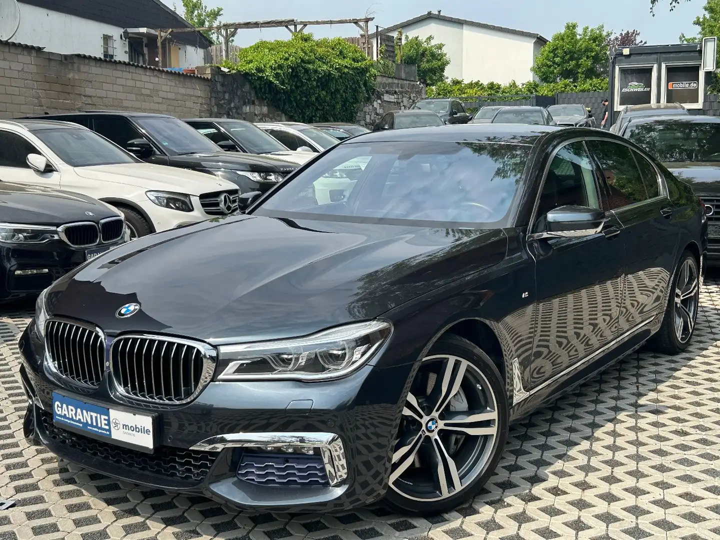 BMW 750 i xDrive M-PAKET HEAD-UP LUFT SOFT H&K Grau - 1