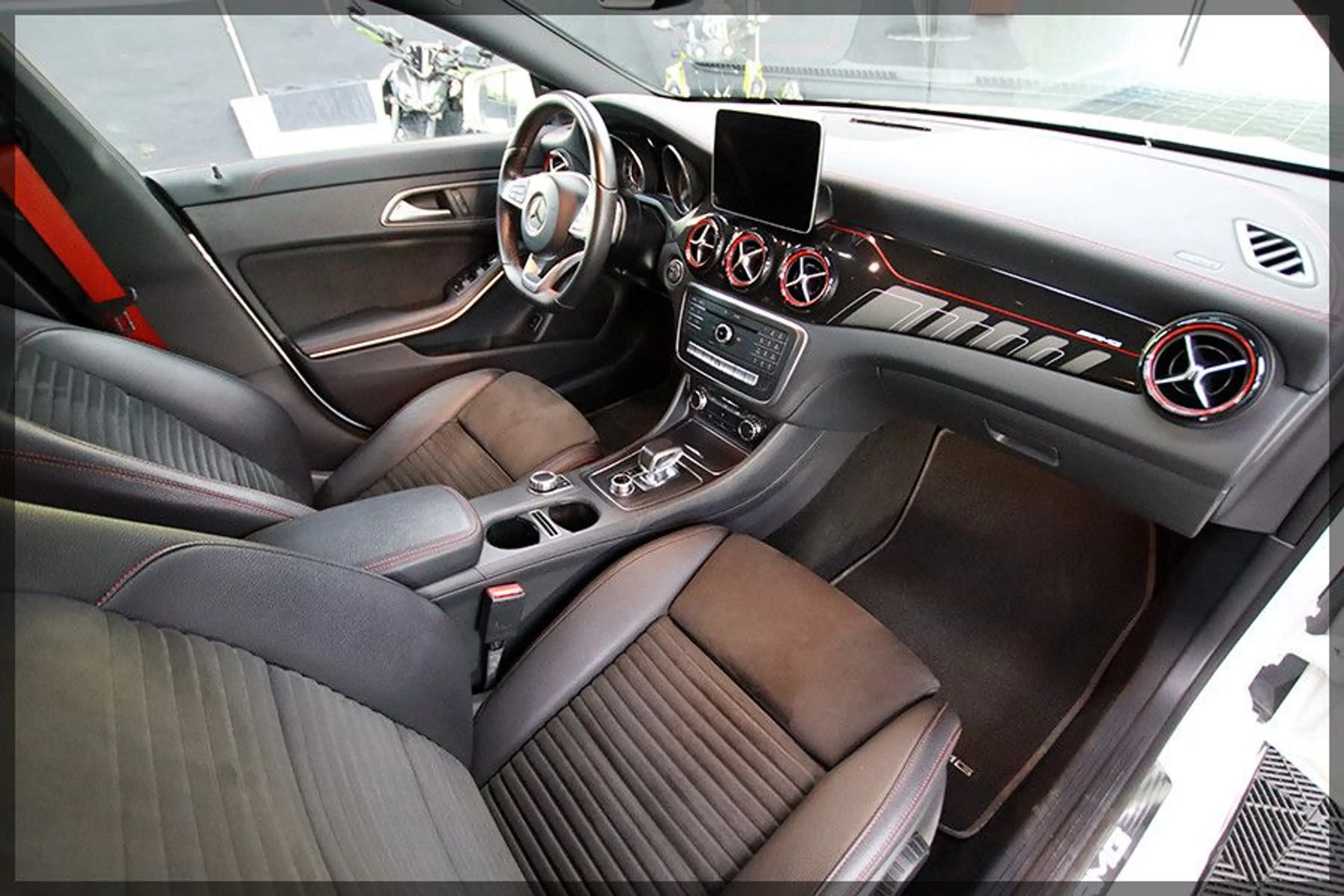 Mercedes-Benz CLA 45 AMG 4MATIC OHNE OPF / PDC / NAVI — photo 13