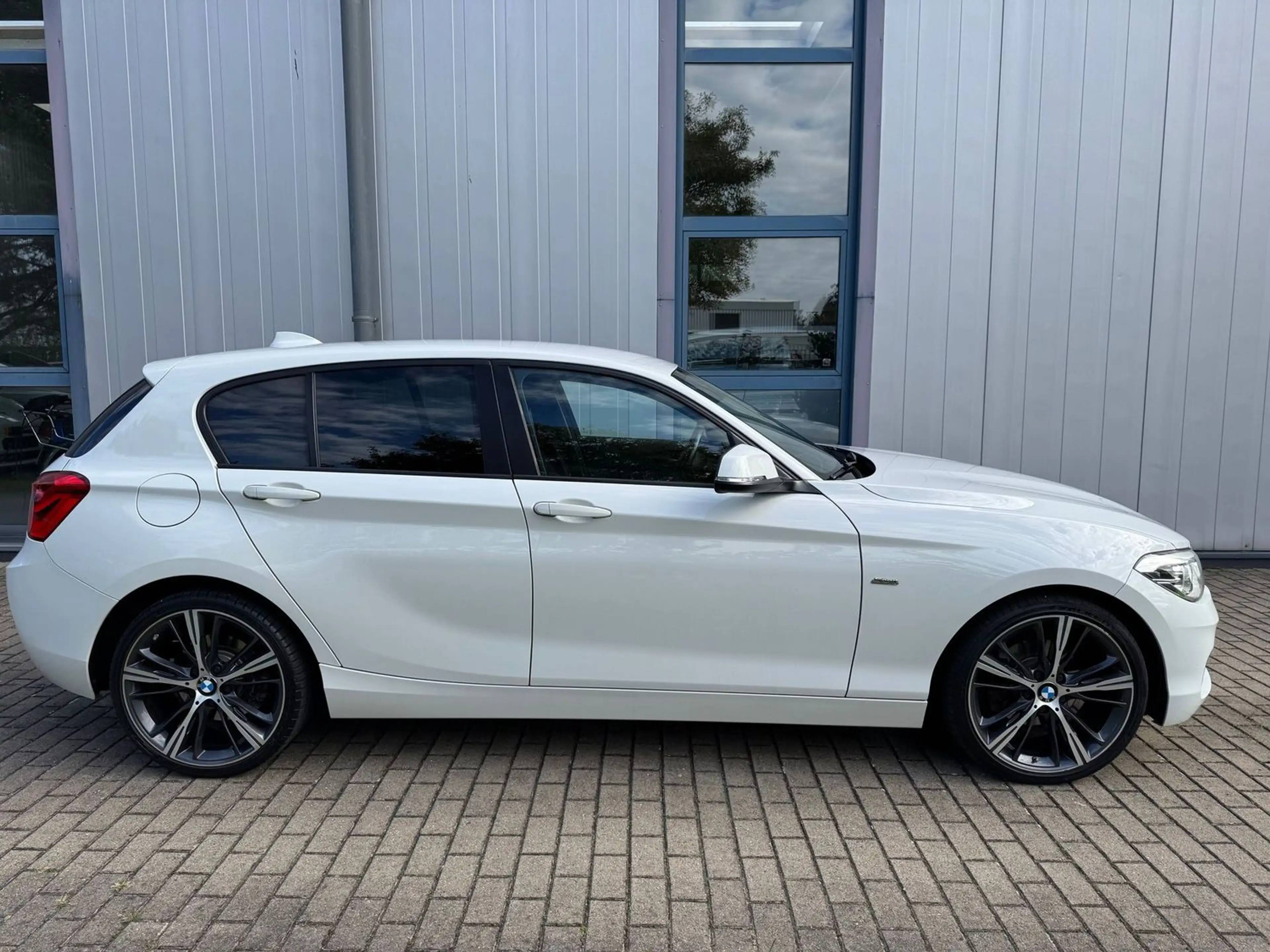 BMW 120 i Sport Line +KEYLESS+LENKRADHZG+SITZHZG+8FACH — photo 8