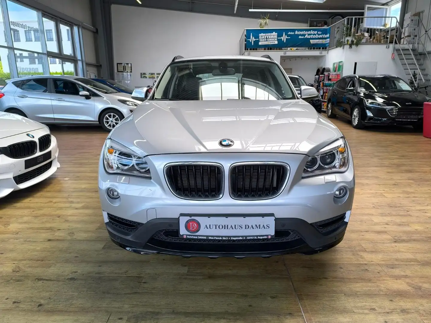 BMW X1 Baureihe X1 18 i sDrive Silber - 2
