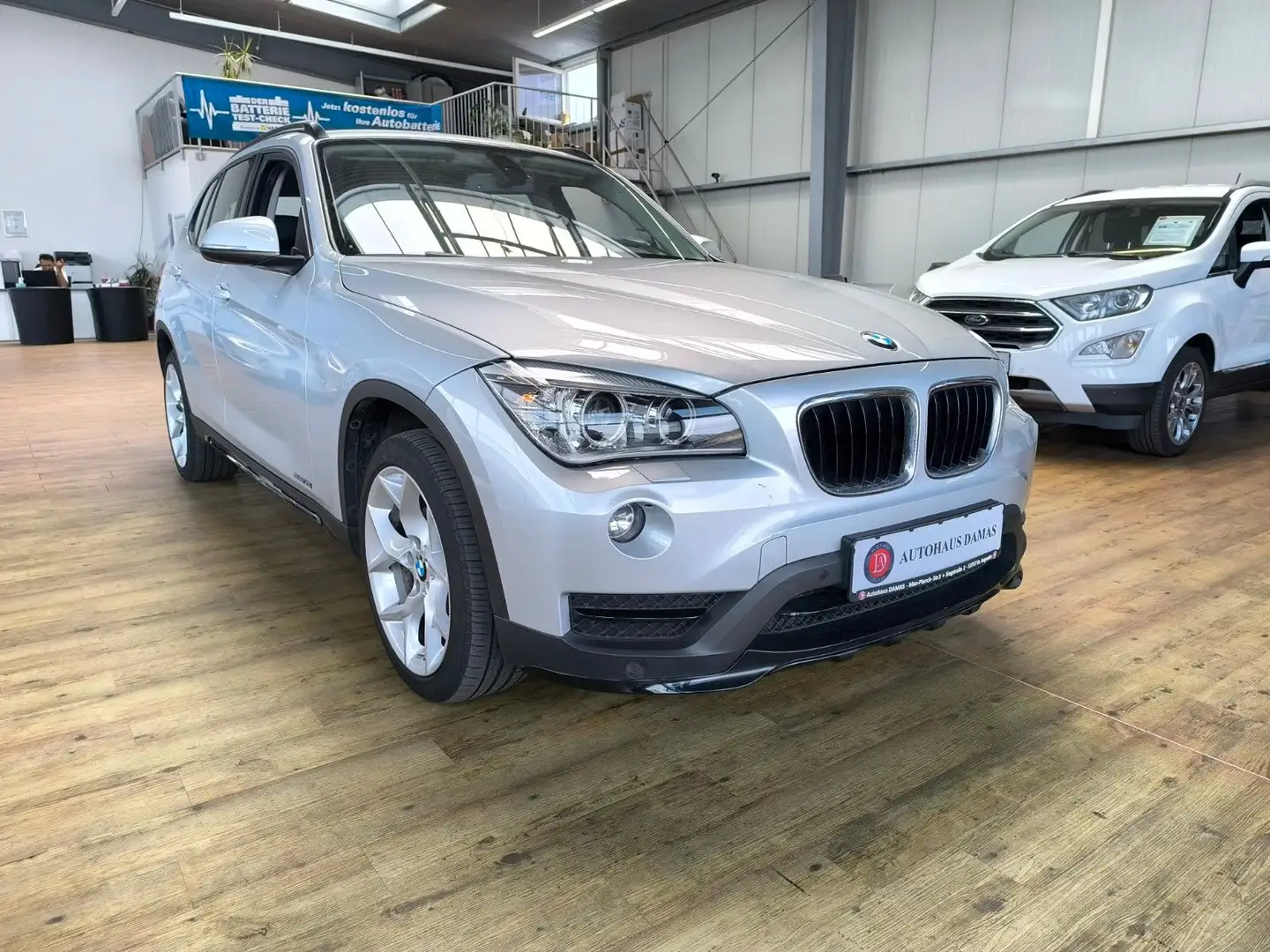 BMW X1 Baureihe X1 18 i sDrive Silber - 1