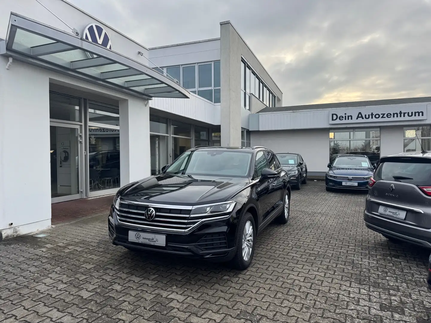 Volkswagen Touareg 3,0 l V6 TDI DSG 4MOTION Czarny - 2