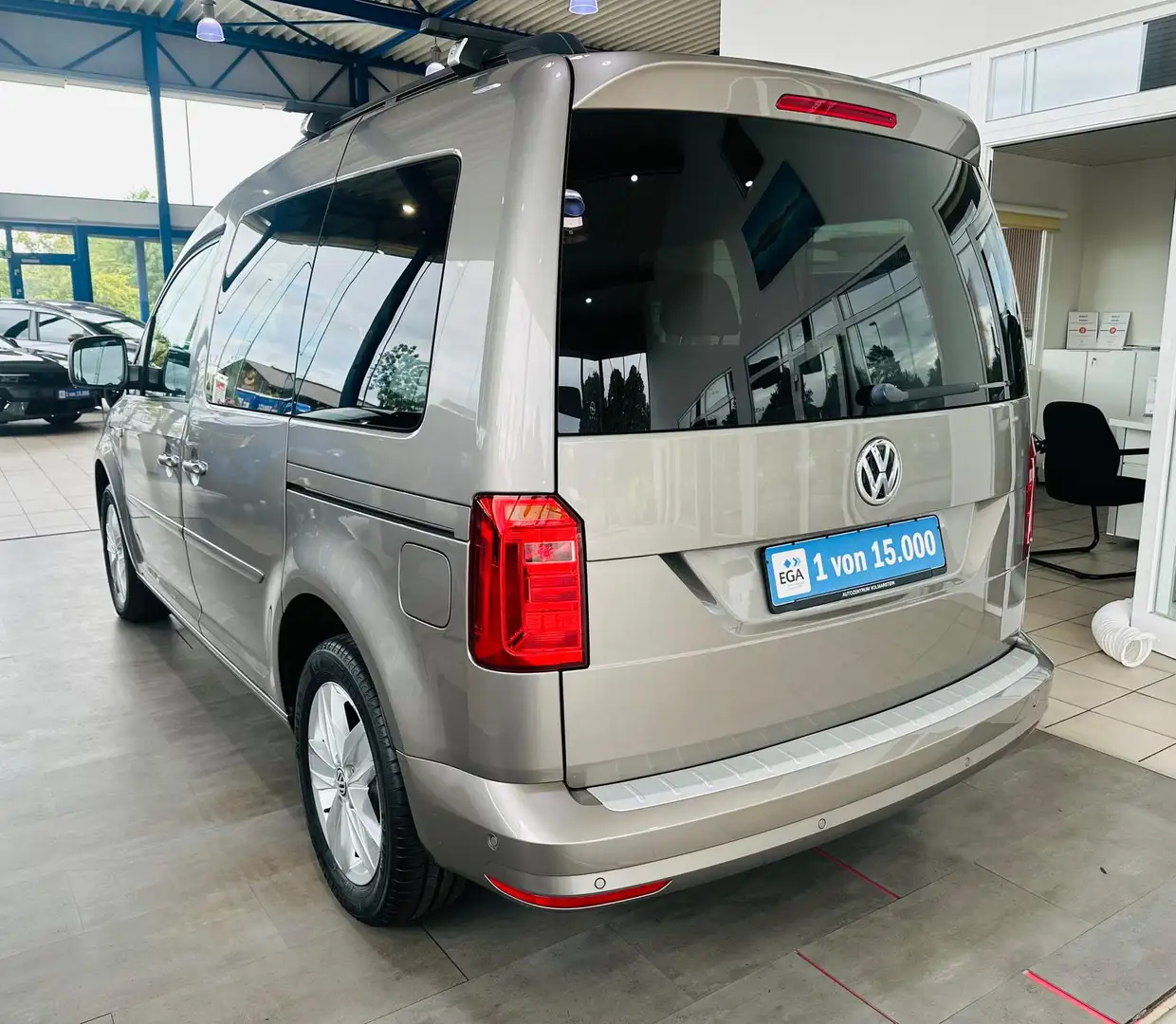 Volkswagen Caddy 1.4 TSI Comfortline DSG PDC v+h AHK SHZG Beige - 2