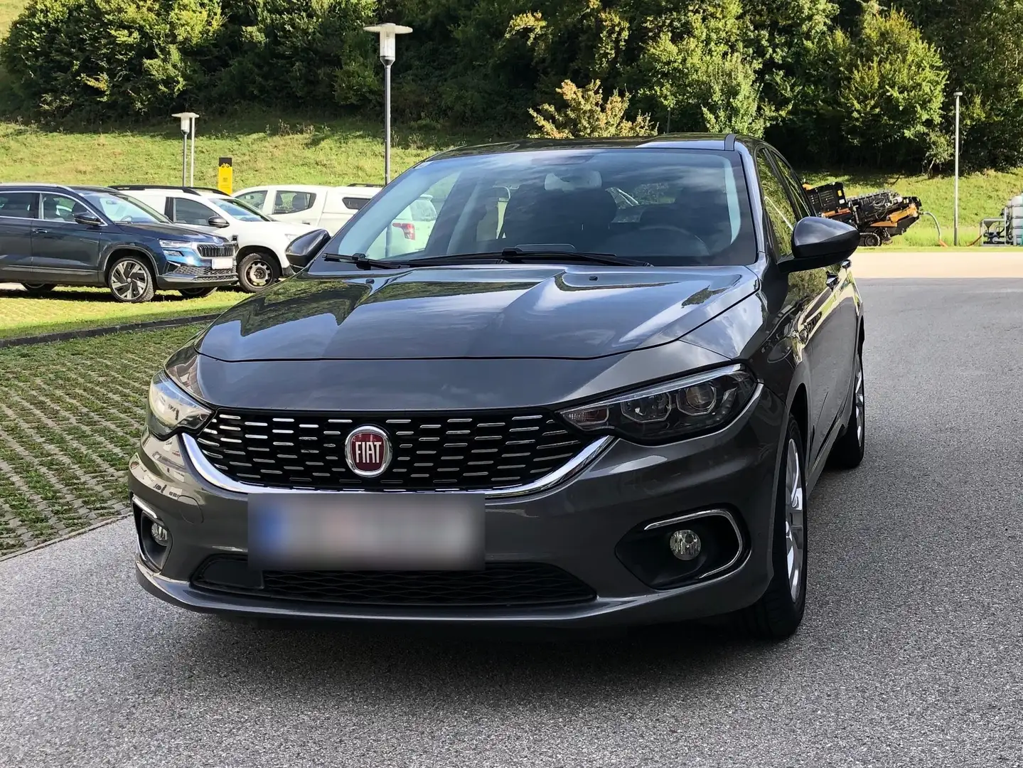 Fiat Tipo Tipo 1,4 95 Lounge Lounge Grau - 1