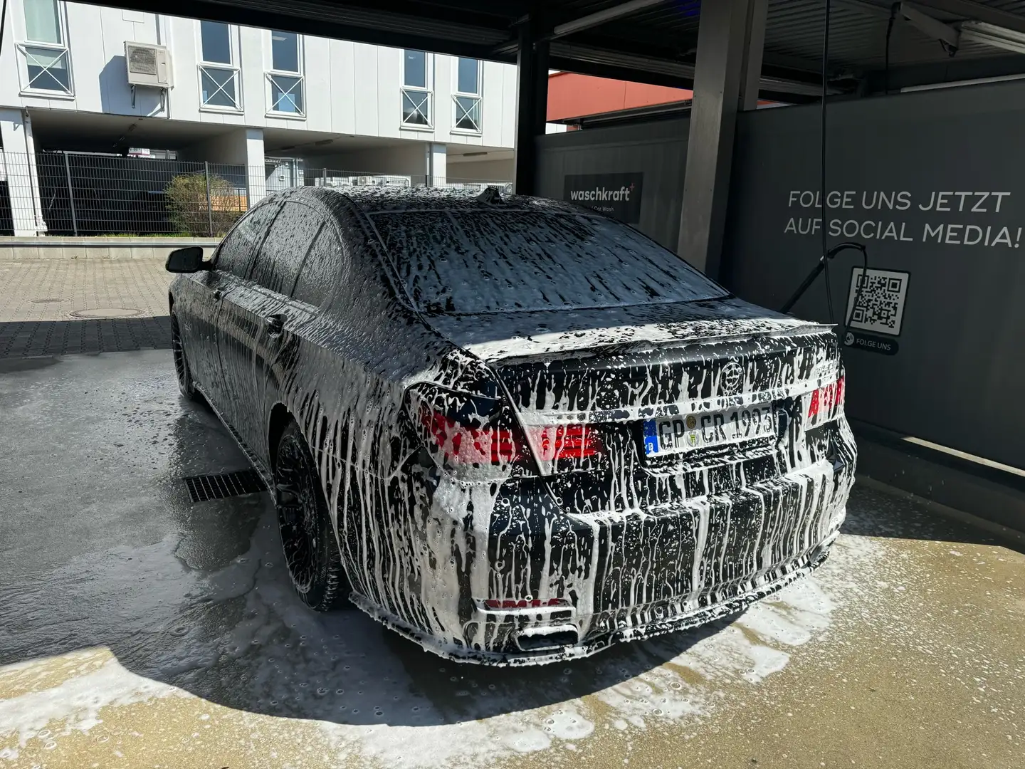 BMW 750 750i xDrive - 2
